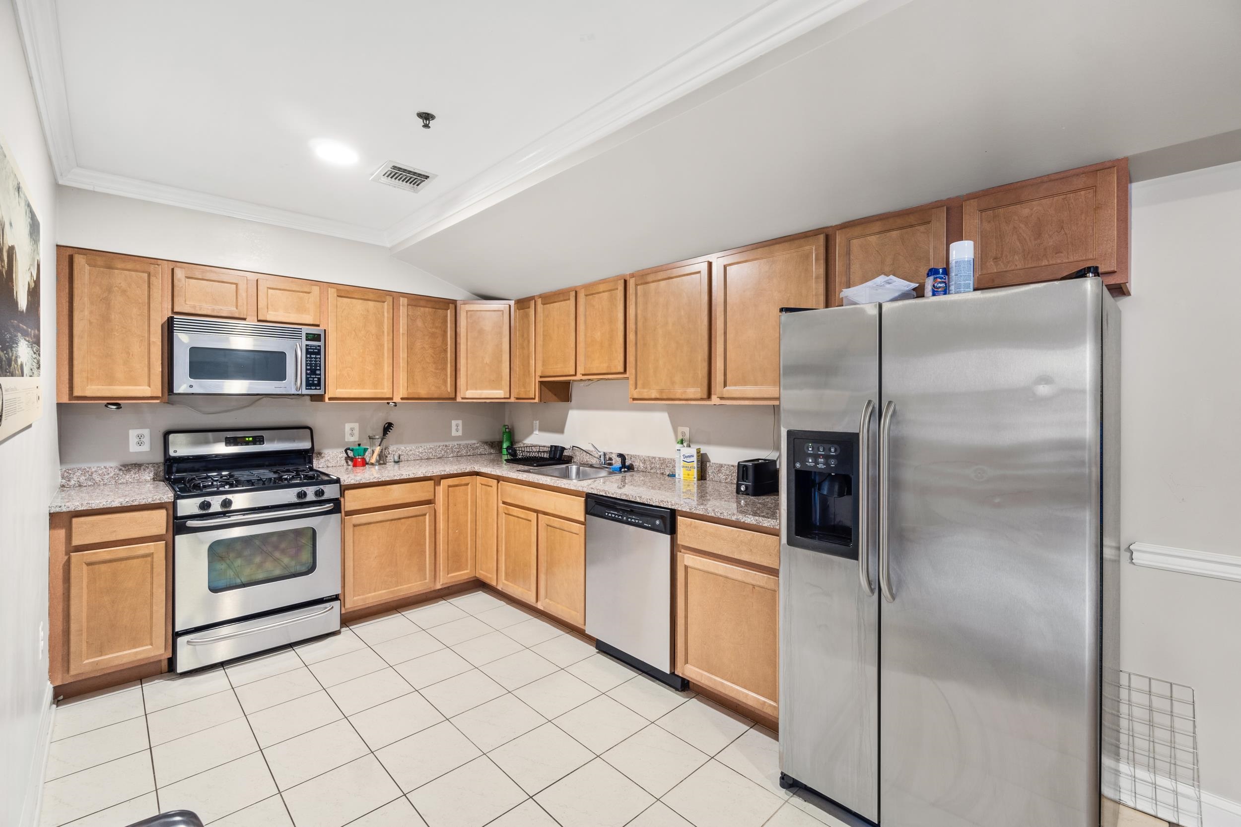 214-216 JACKSON ST - Photo 3