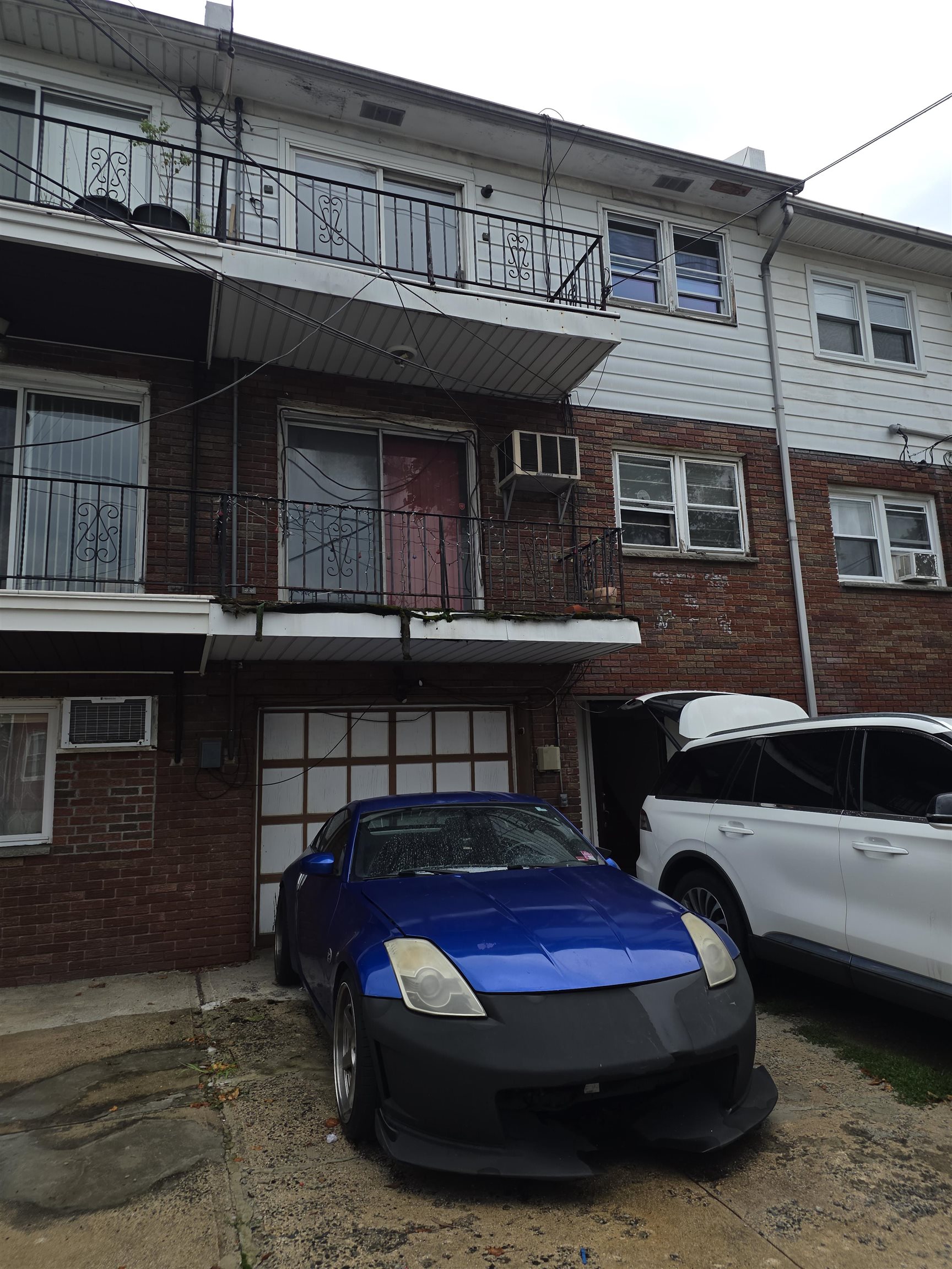 305 NEPTUNE AVE - Photo 2
