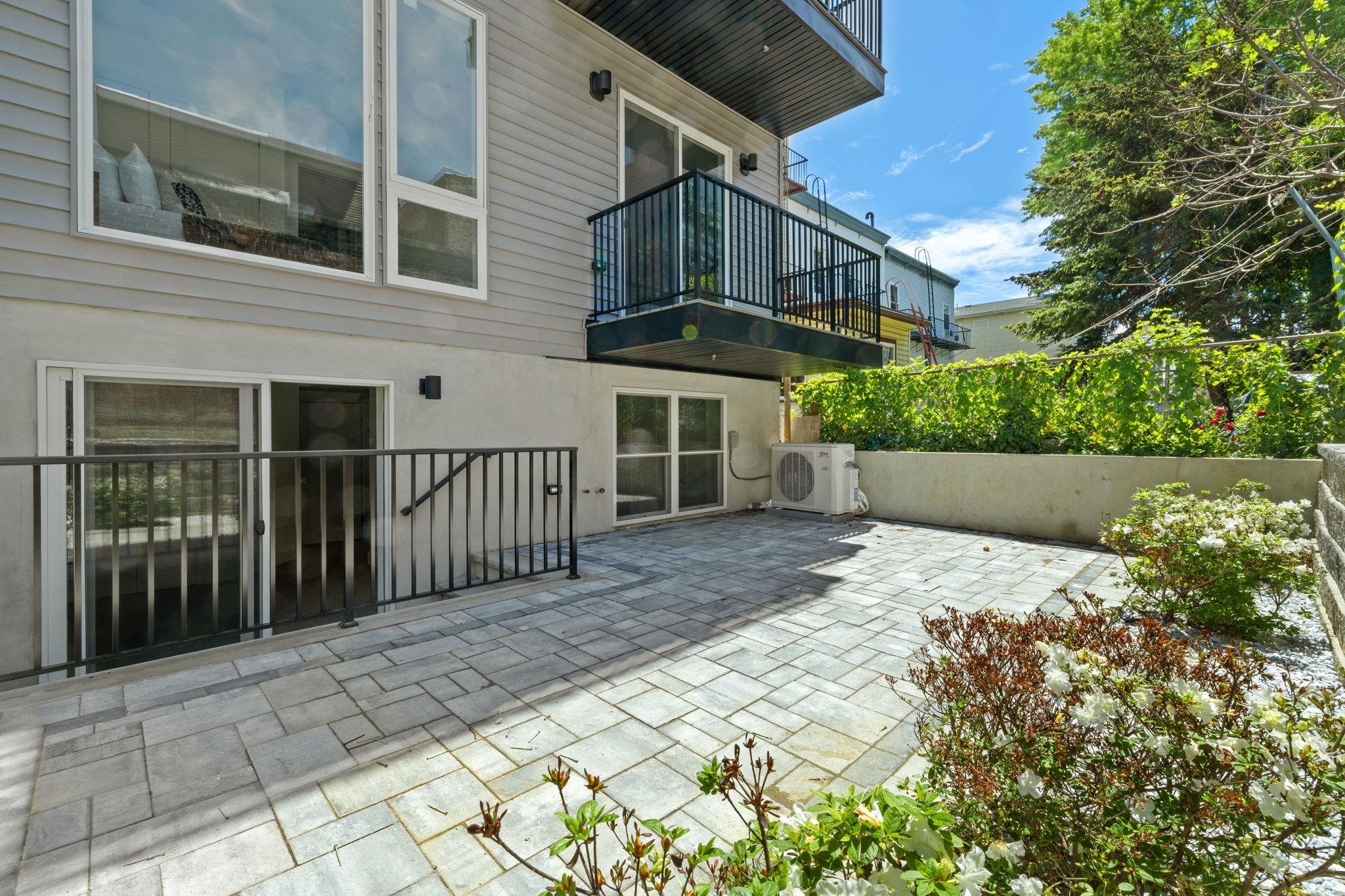 271 WEBSTER AVE #1