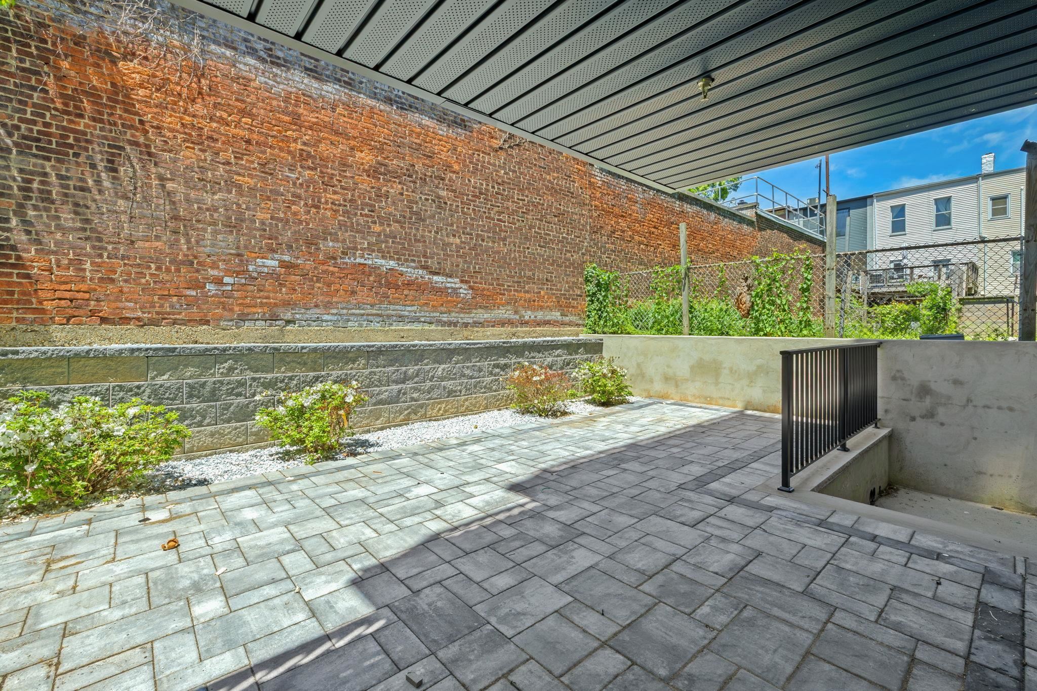 271 WEBSTER AVE #1