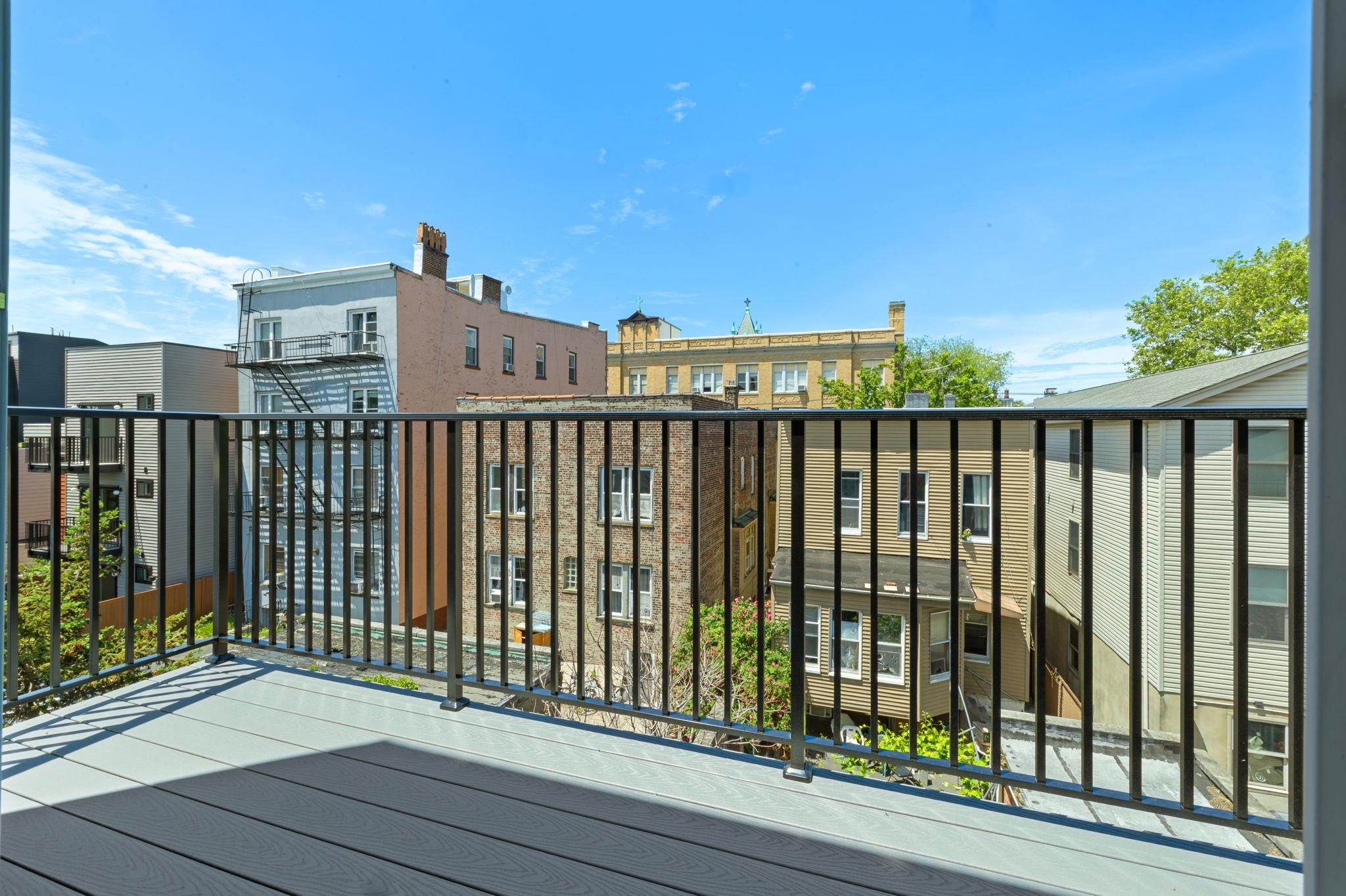 271 WEBSTER AVE #2