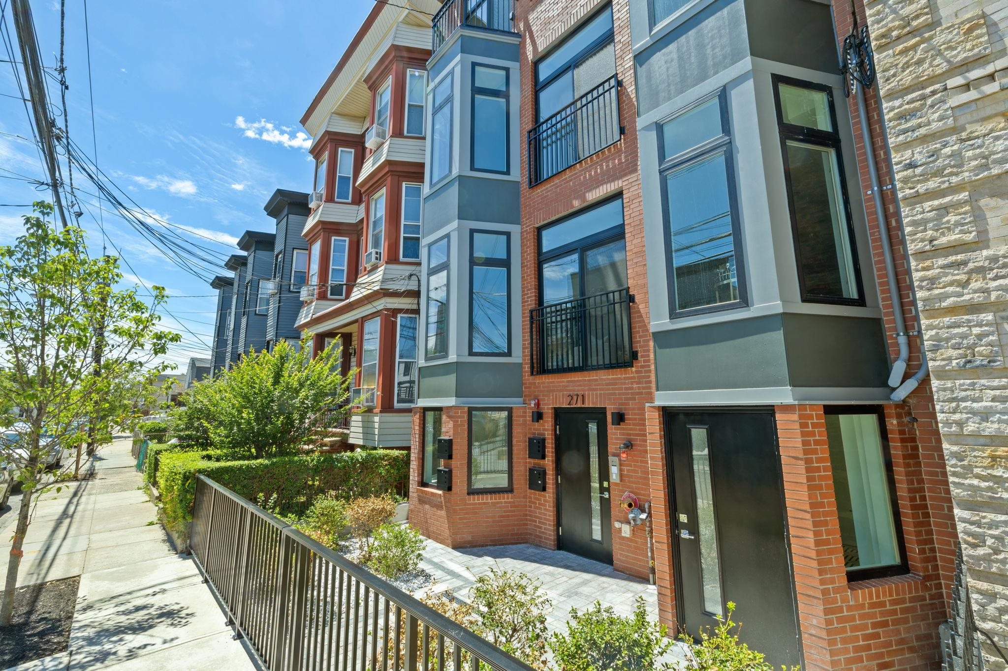 271 WEBSTER AVE #2