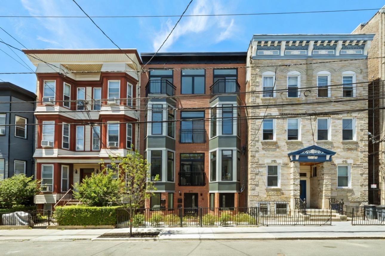 271 WEBSTER AVE #2