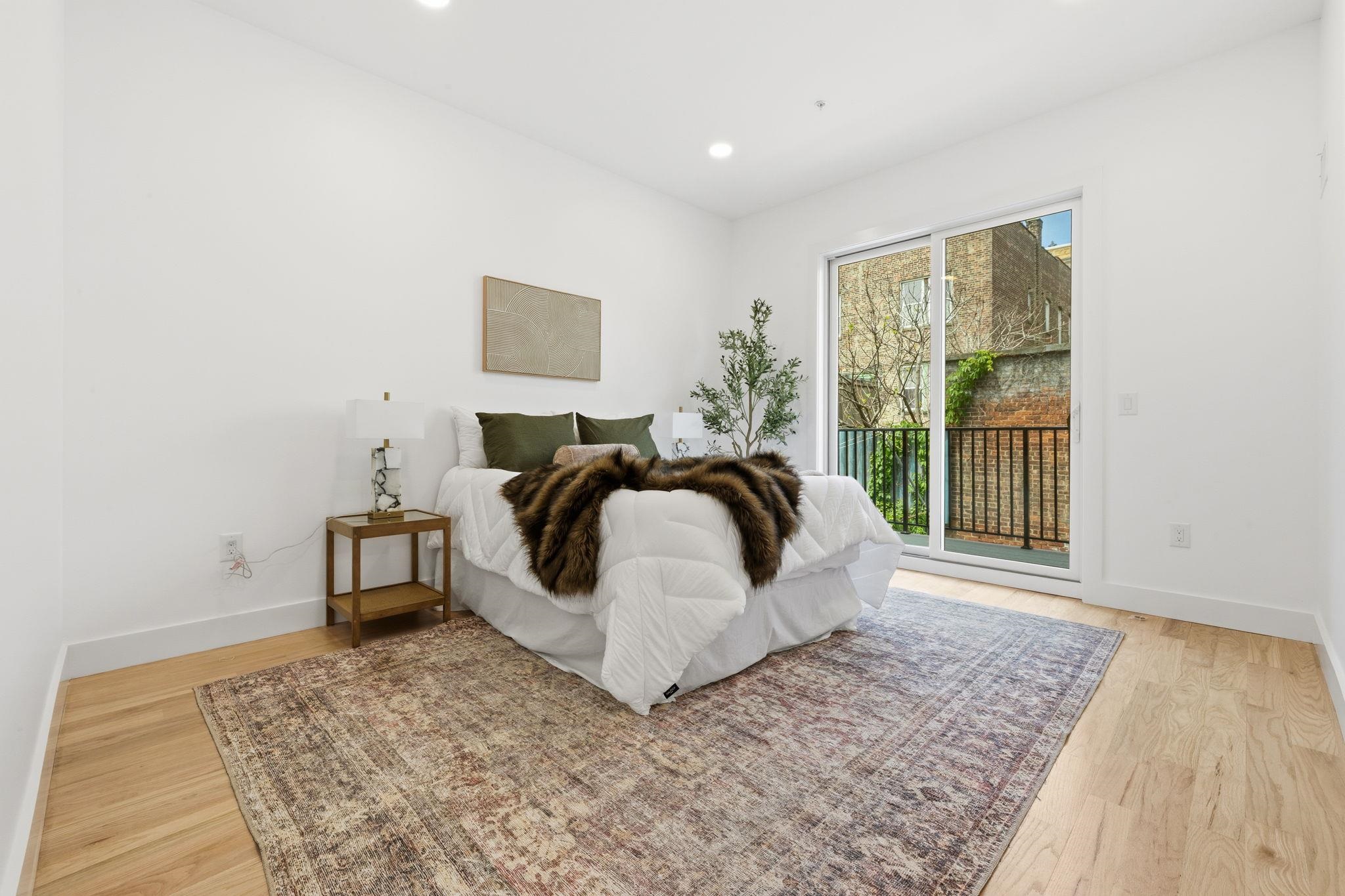 271 WEBSTER AVE #2