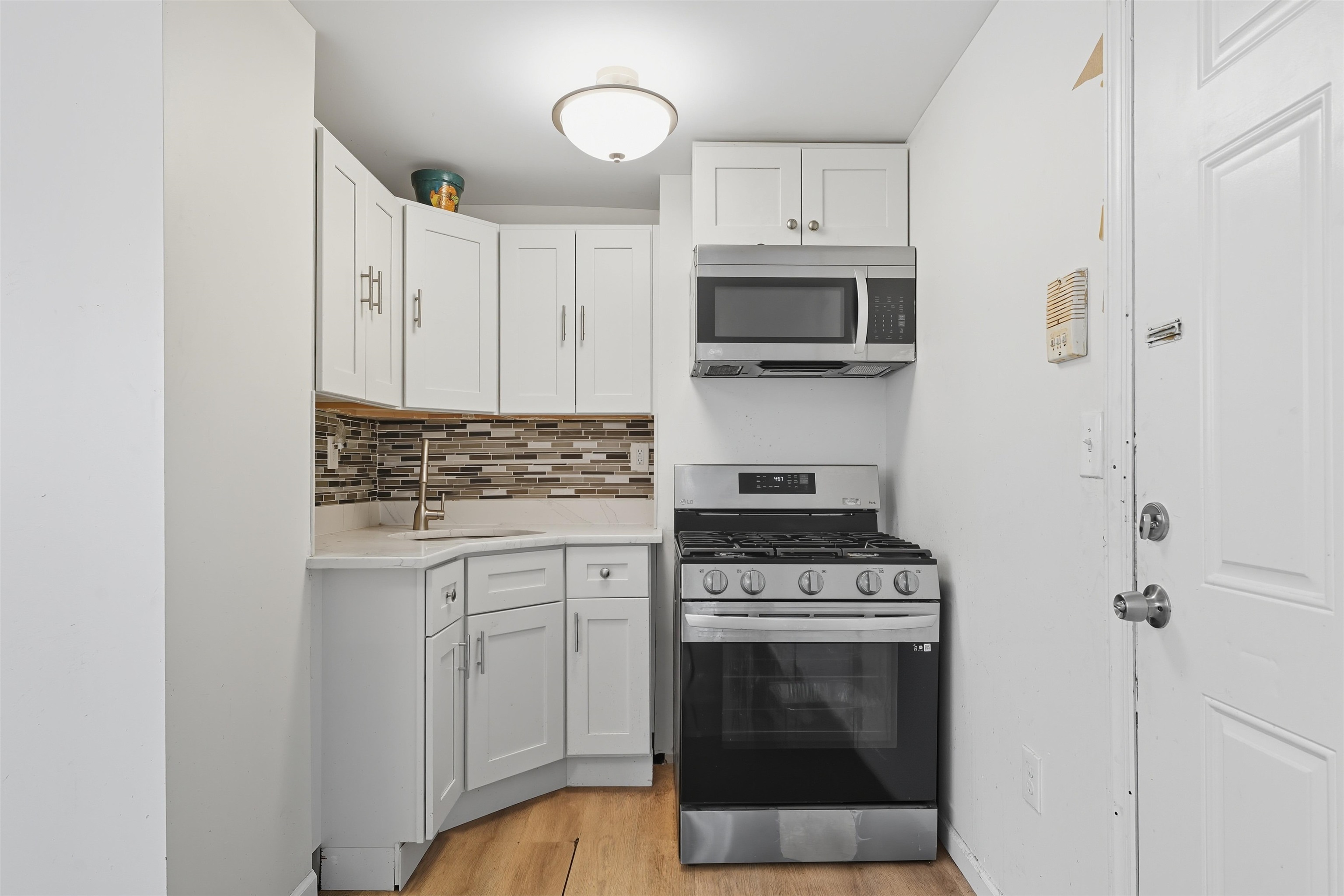 305 CATOR AVE #BSMT