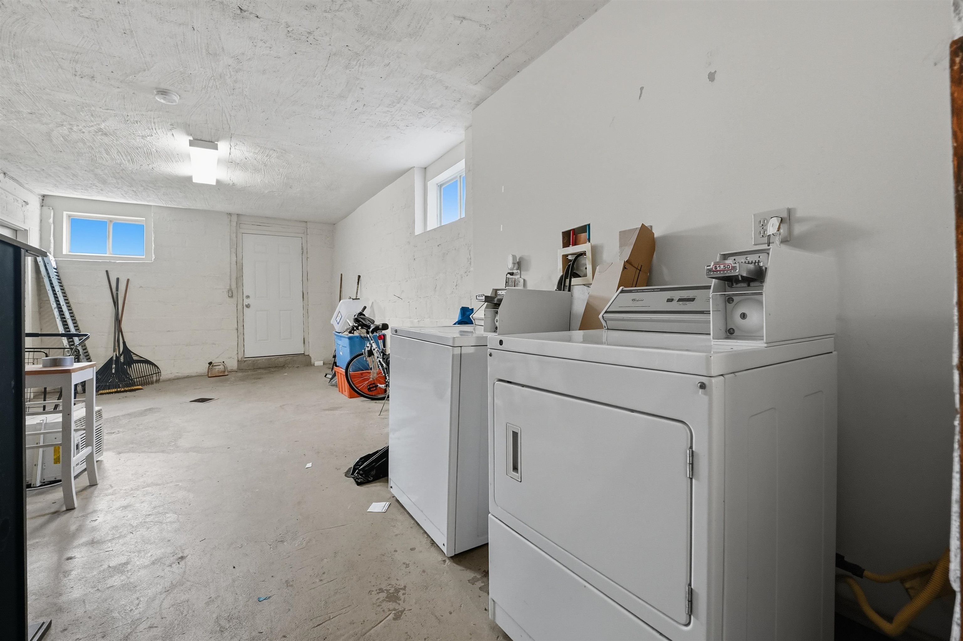 305 CATOR AVE #BSMT