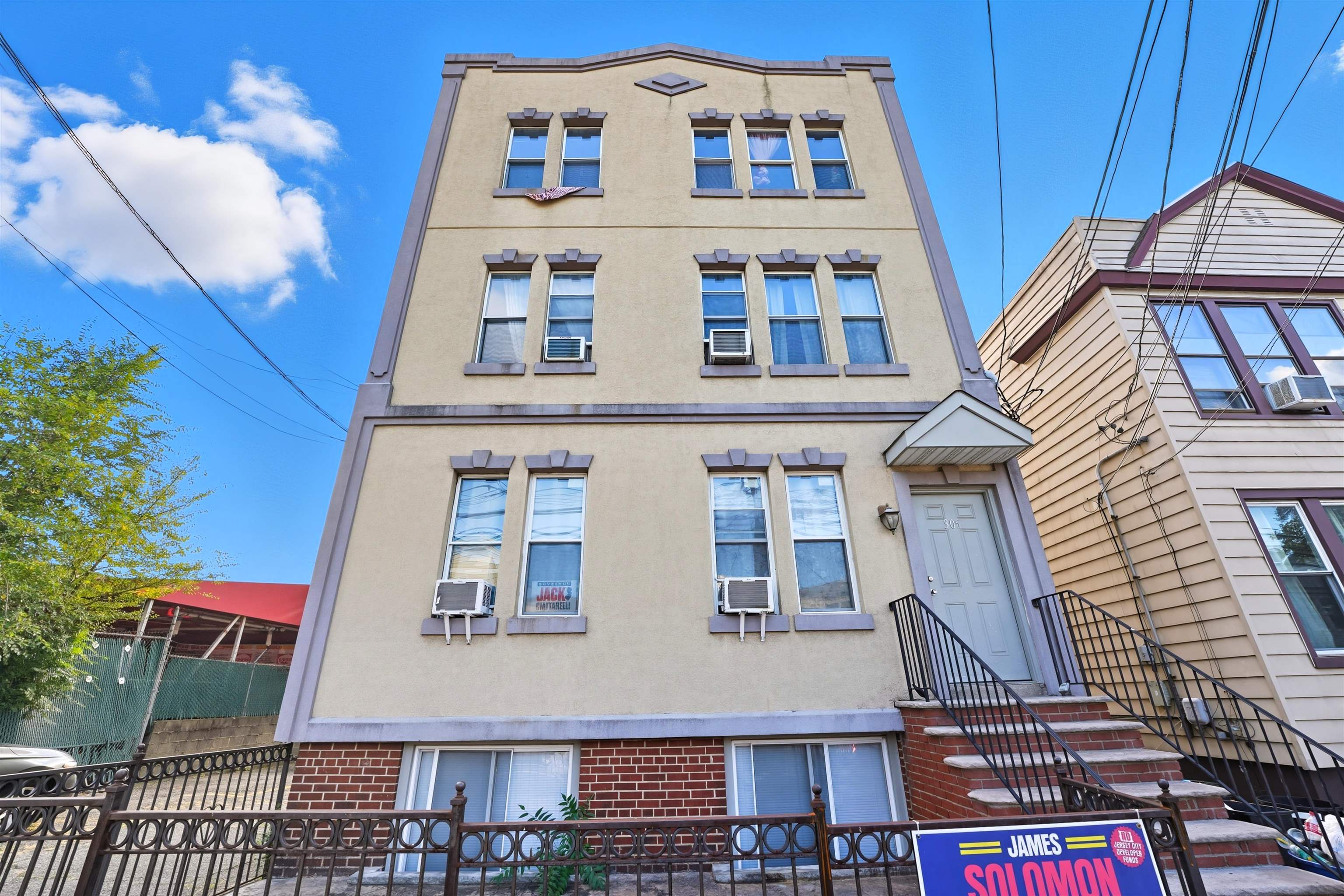 305 CATOR AVE #BSMT