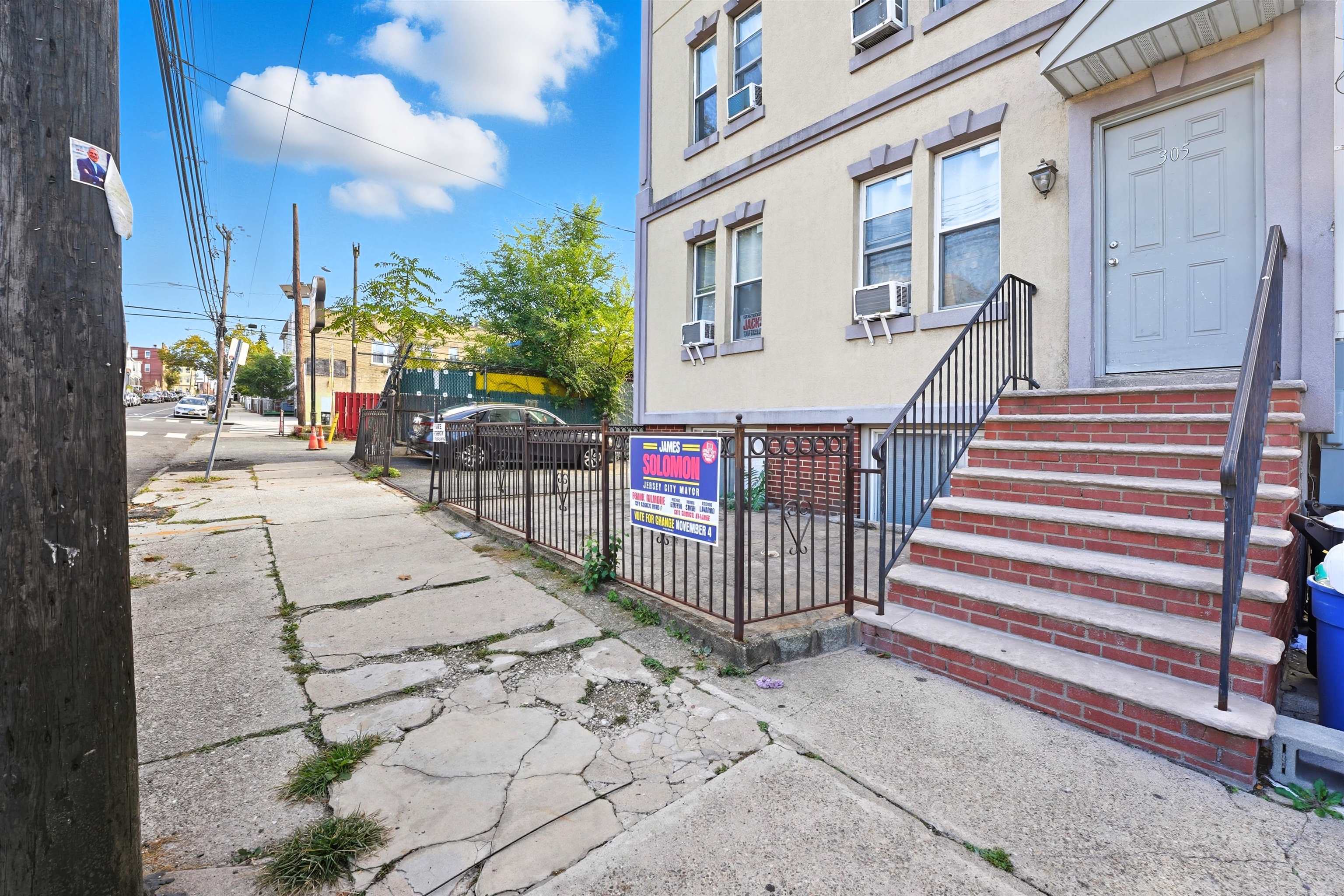 305 CATOR AVE #BSMT