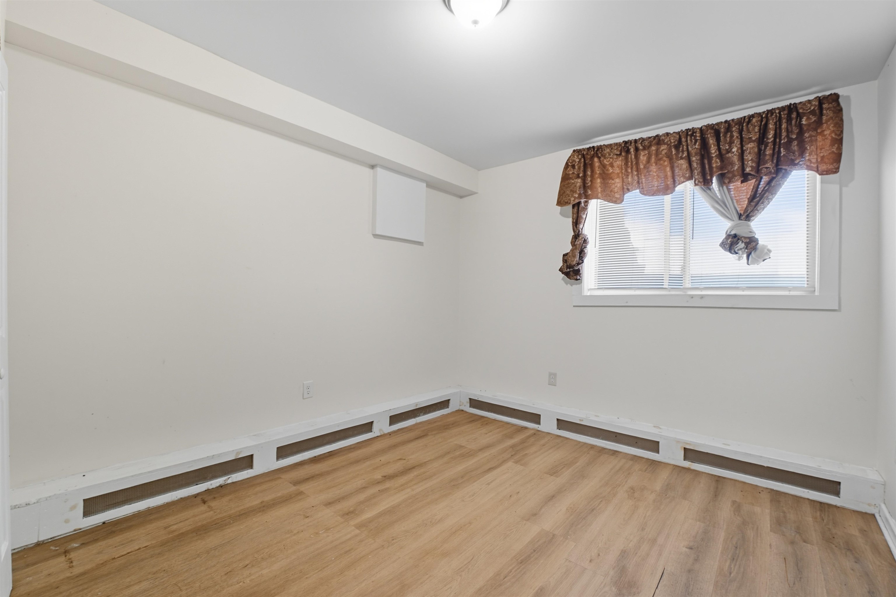 305 CATOR AVE #BSMT