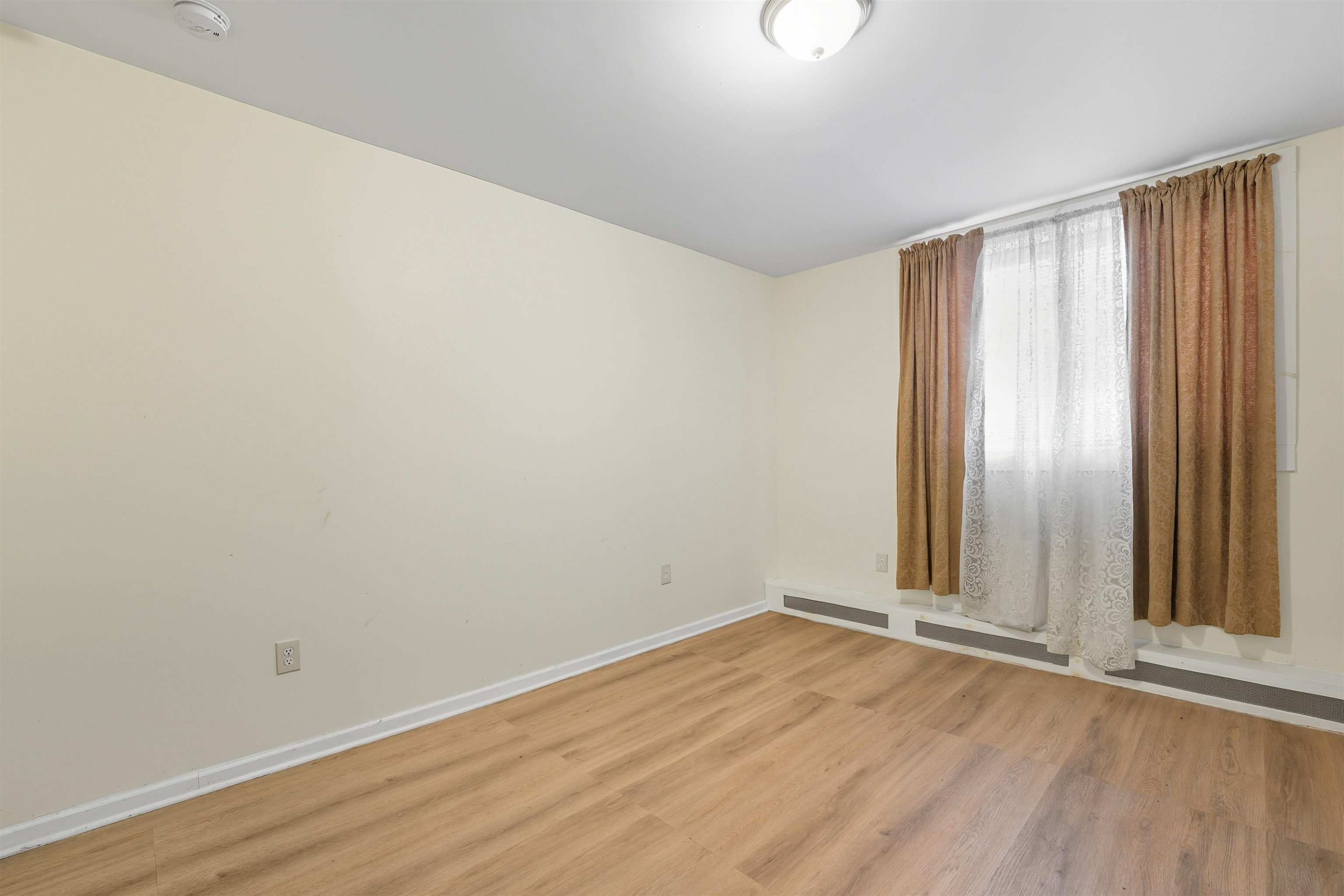 305 CATOR AVE #BSMT