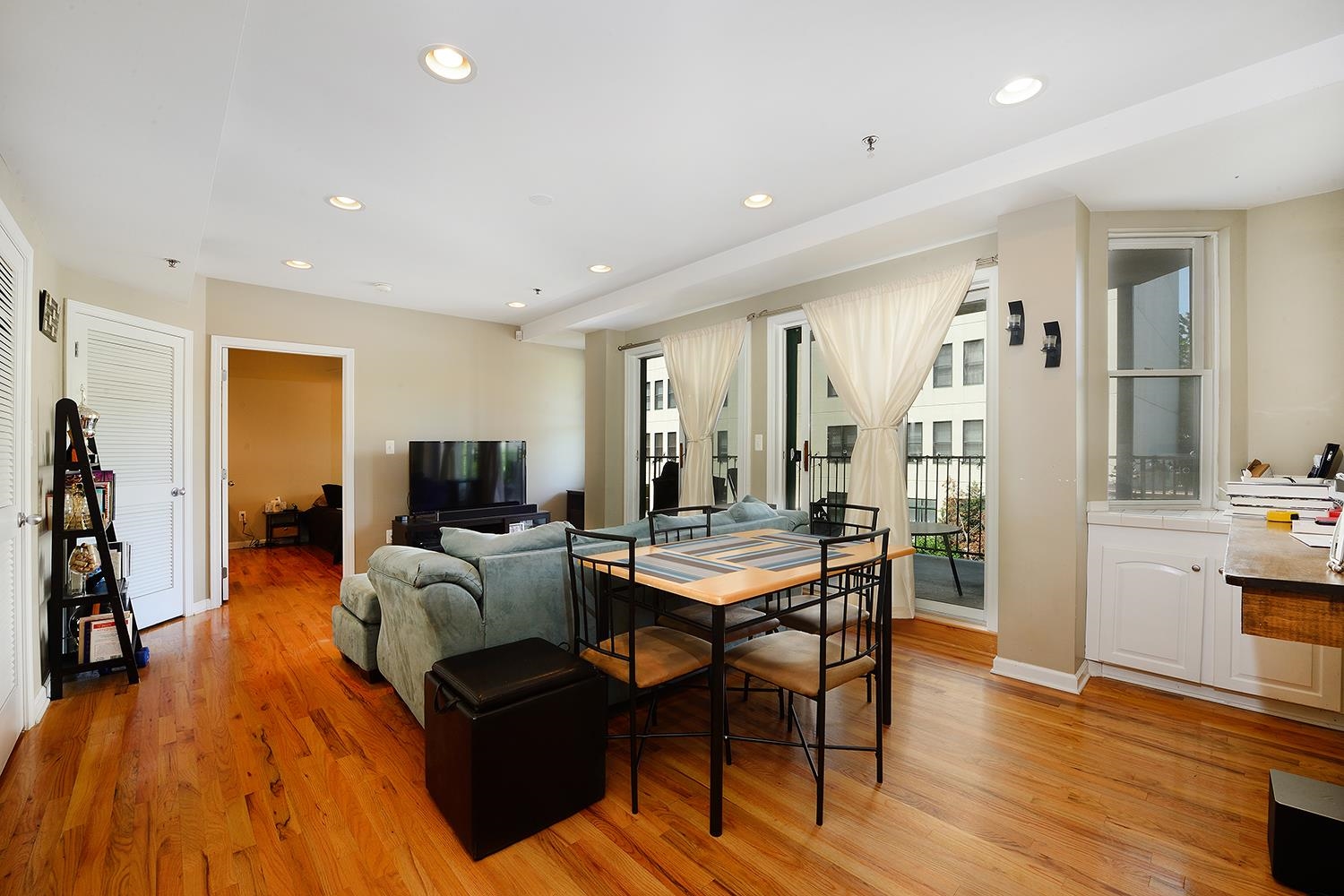 920 JEFFERSON ST - Photo 2