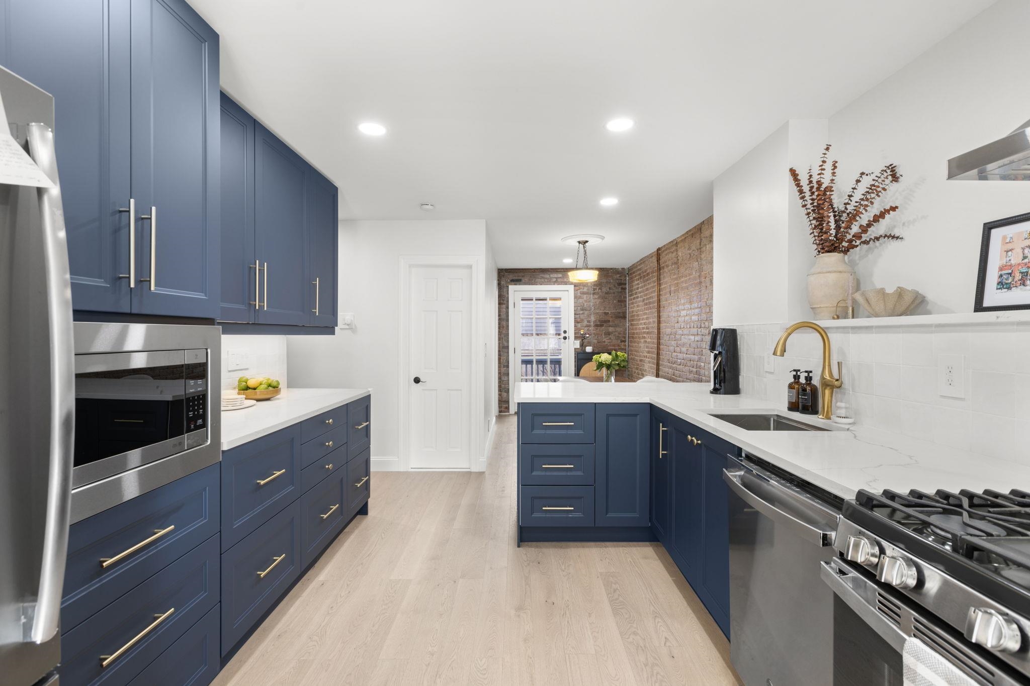 302 4TH ST - Photo 3