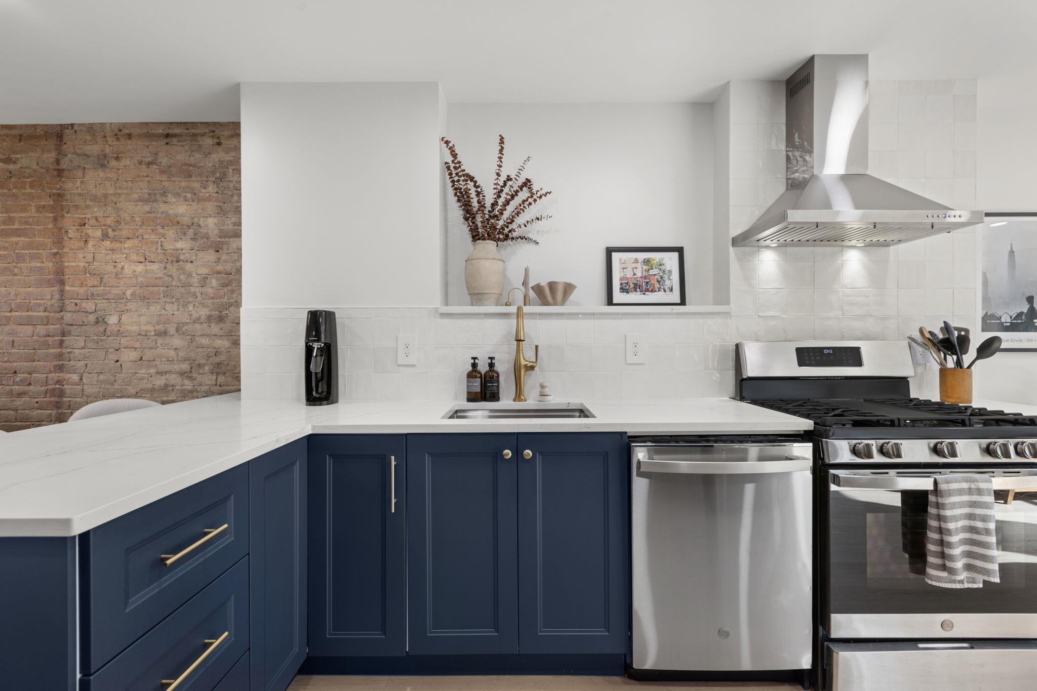 302 4TH ST - Photo 4