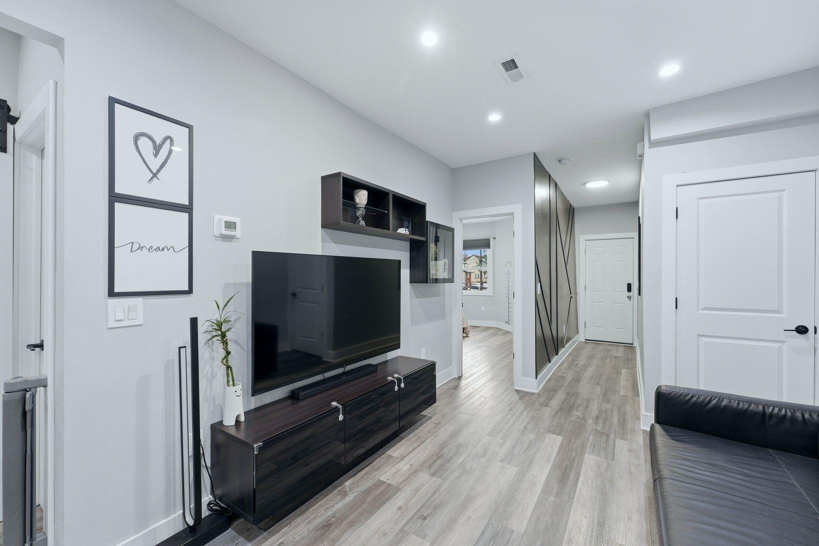 119 BERGEN AVE - Photo 3