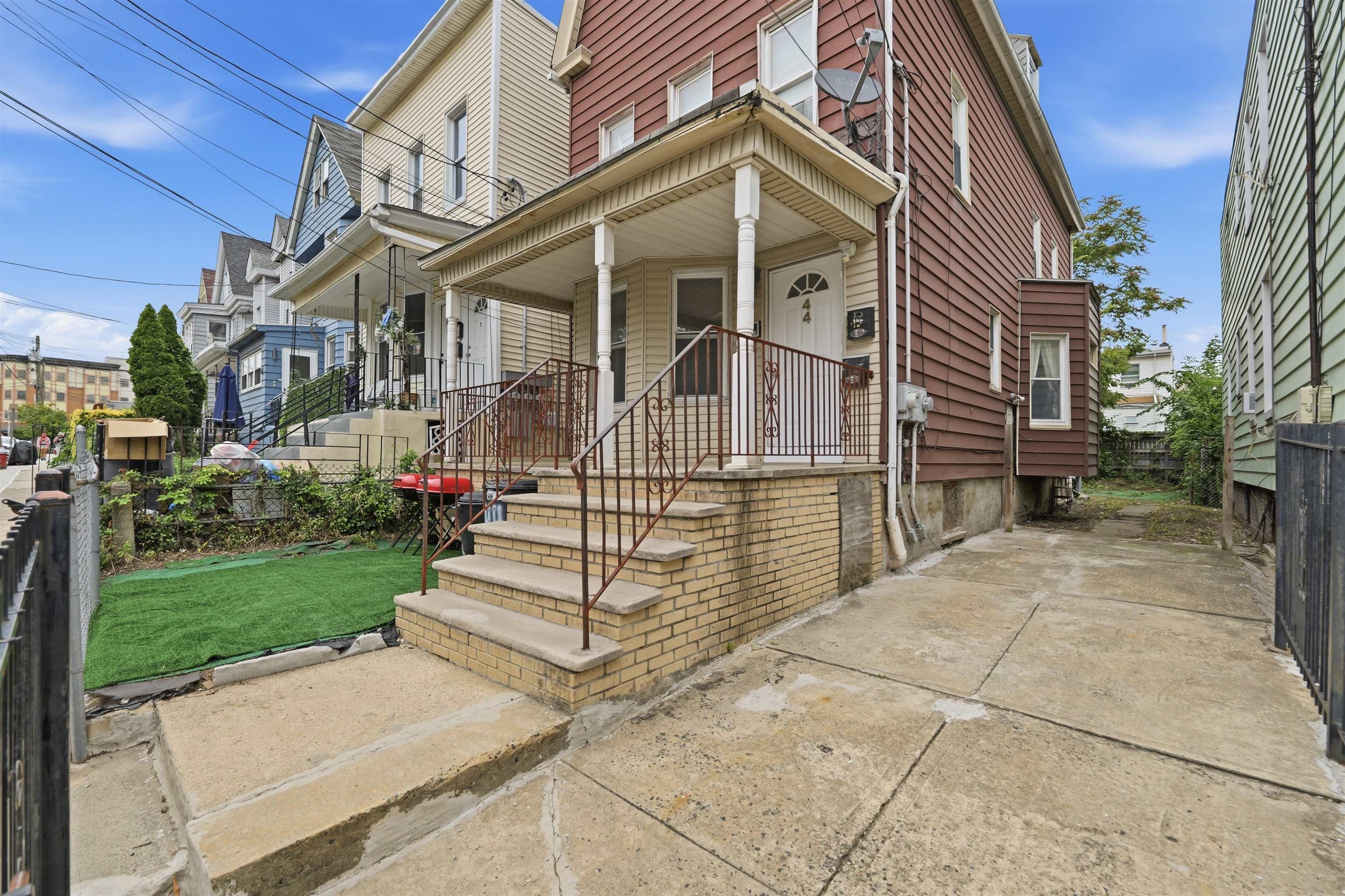 44 DWIGHT ST - Photo 2