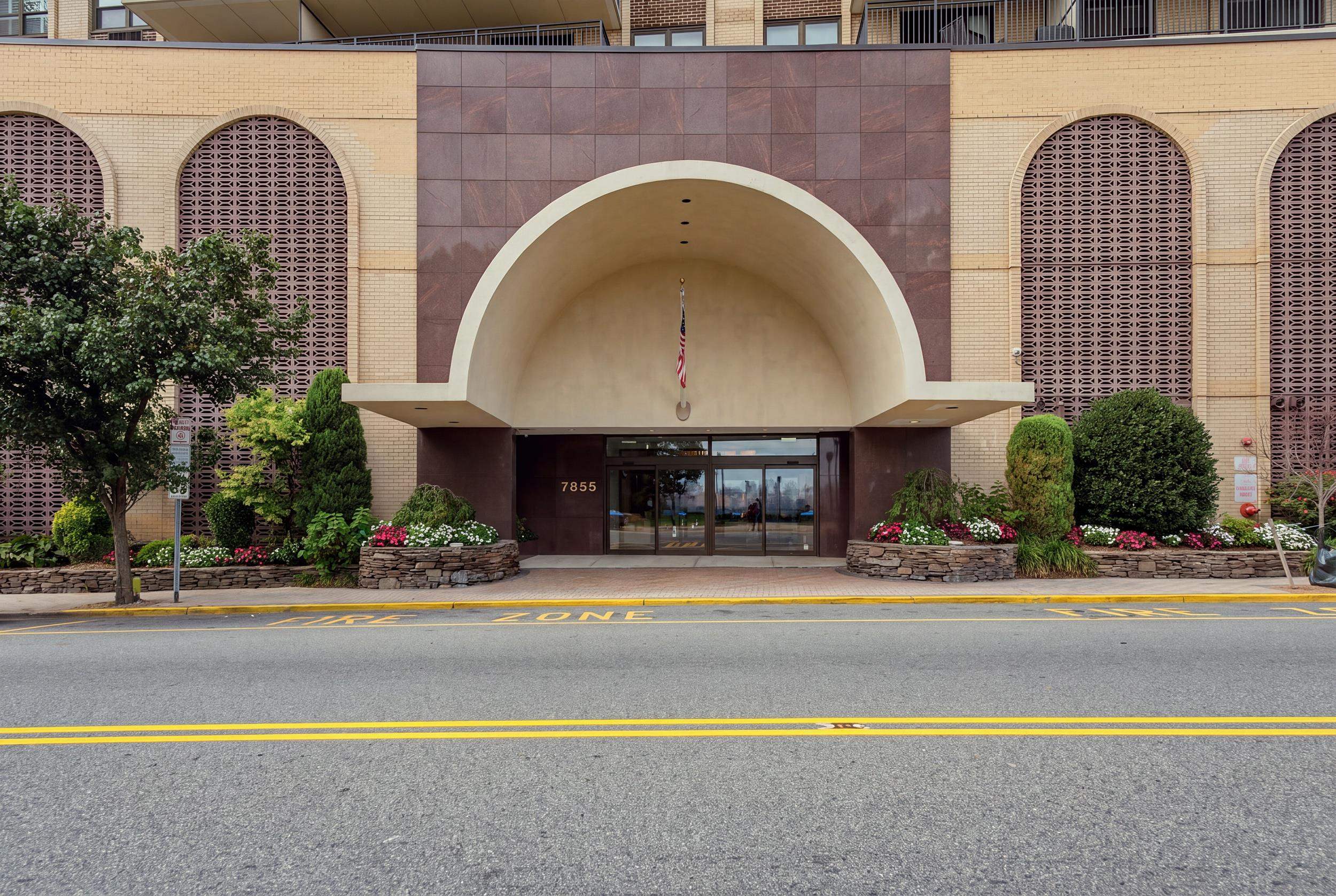 7855 BLVD EAST - Photo 2
