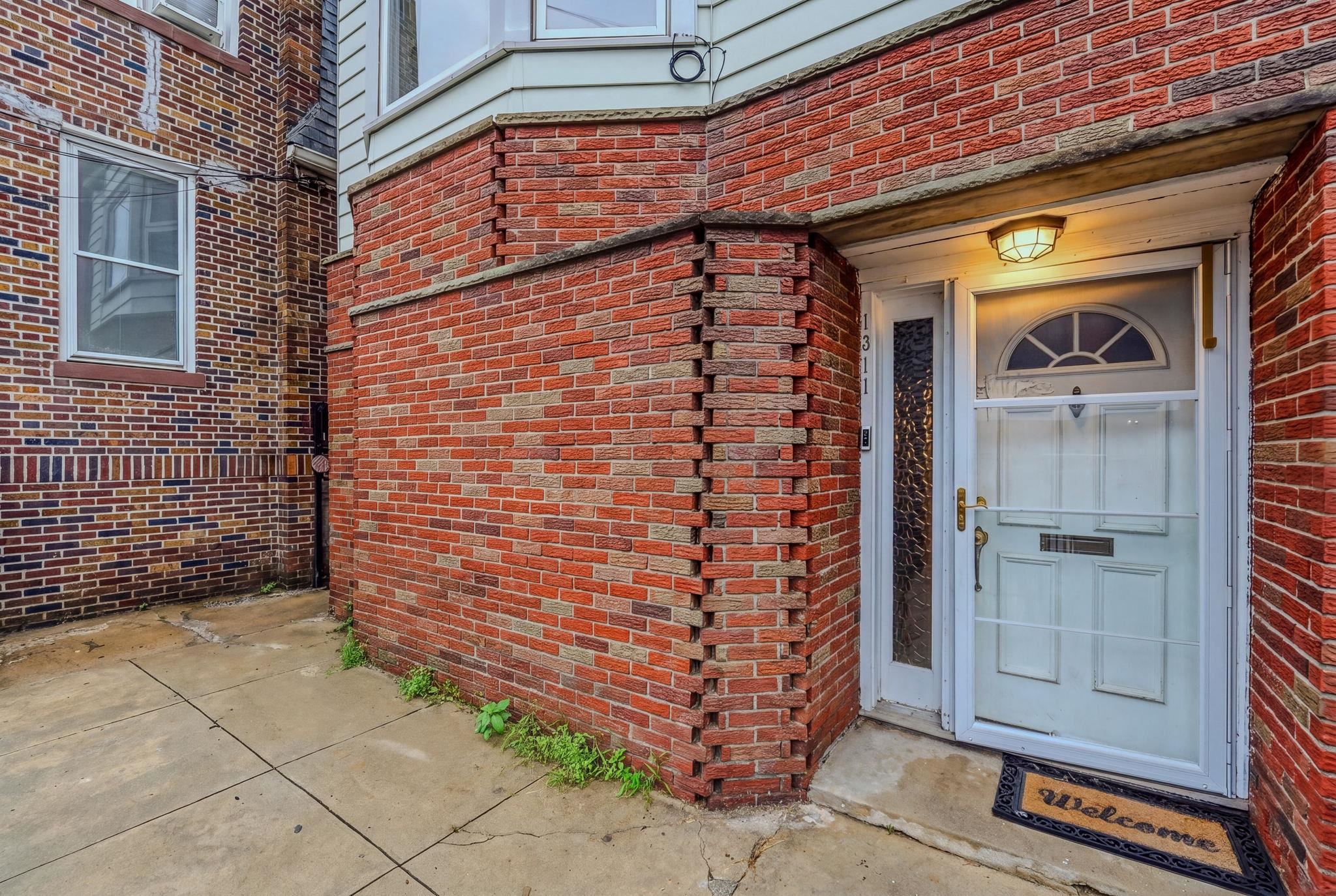 1311 28TH ST - Photo 2