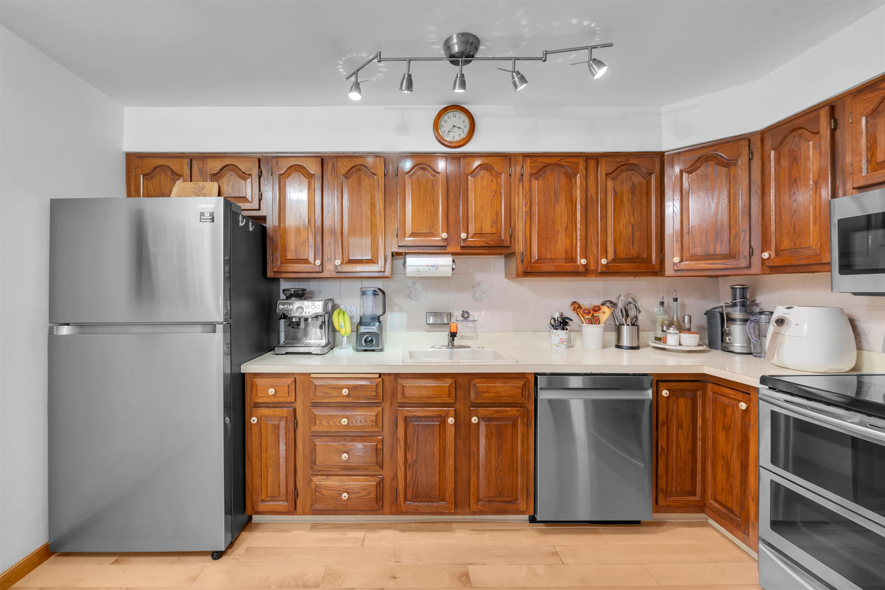 9249 KENNEDY BLVD - Photo 3