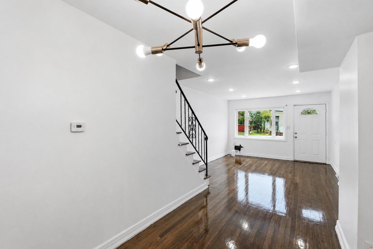 8 VAN NOSTRAND AVE - Photo 2