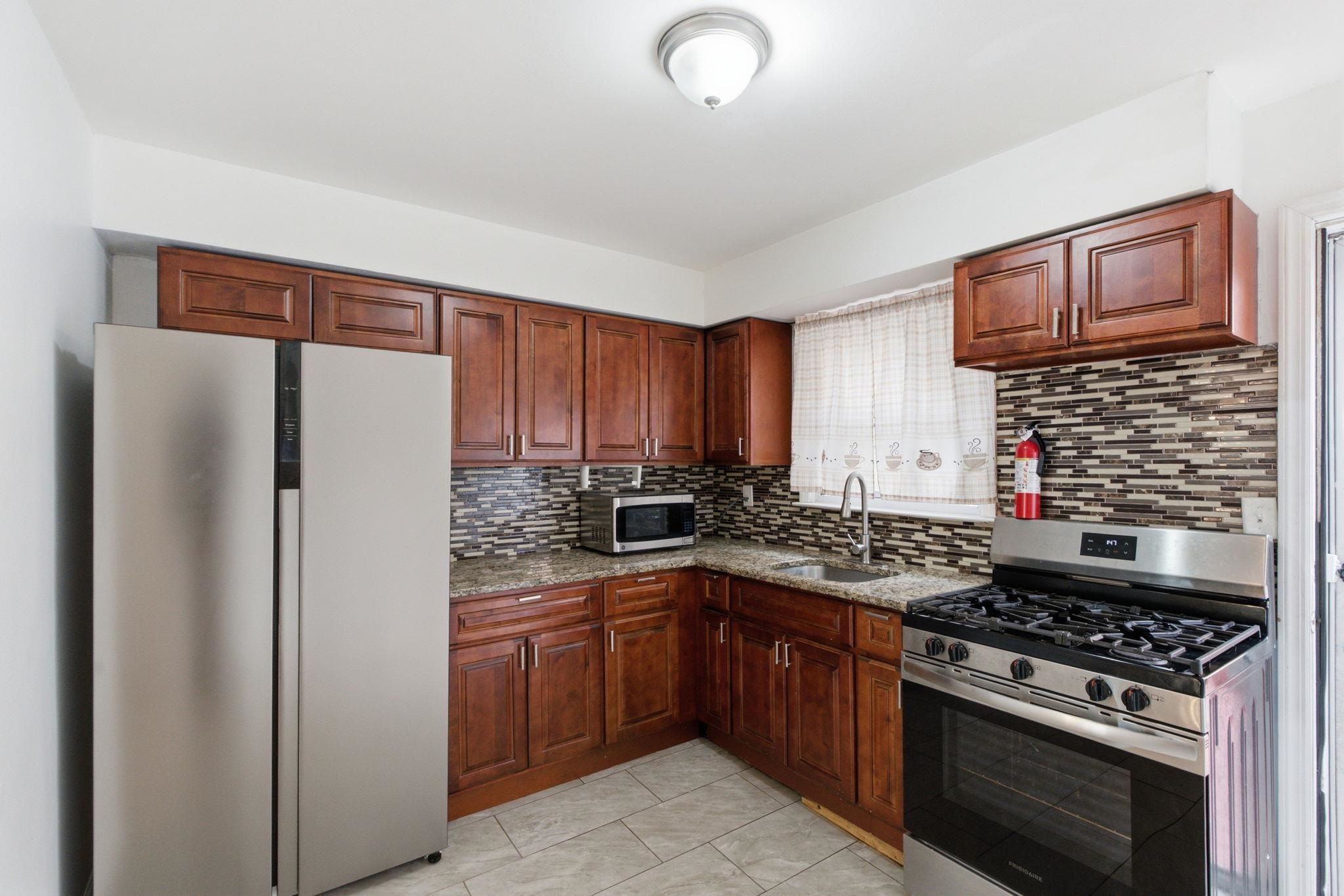 8 VAN NOSTRAND AVE - Photo 3