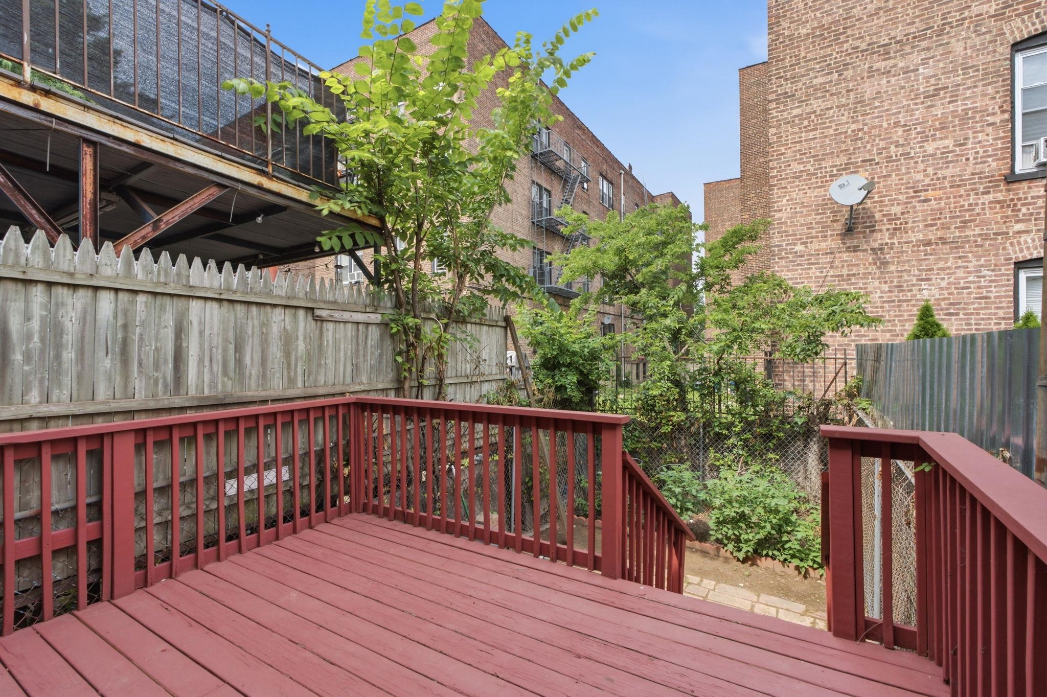 8 VAN NOSTRAND AVE - Photo 4