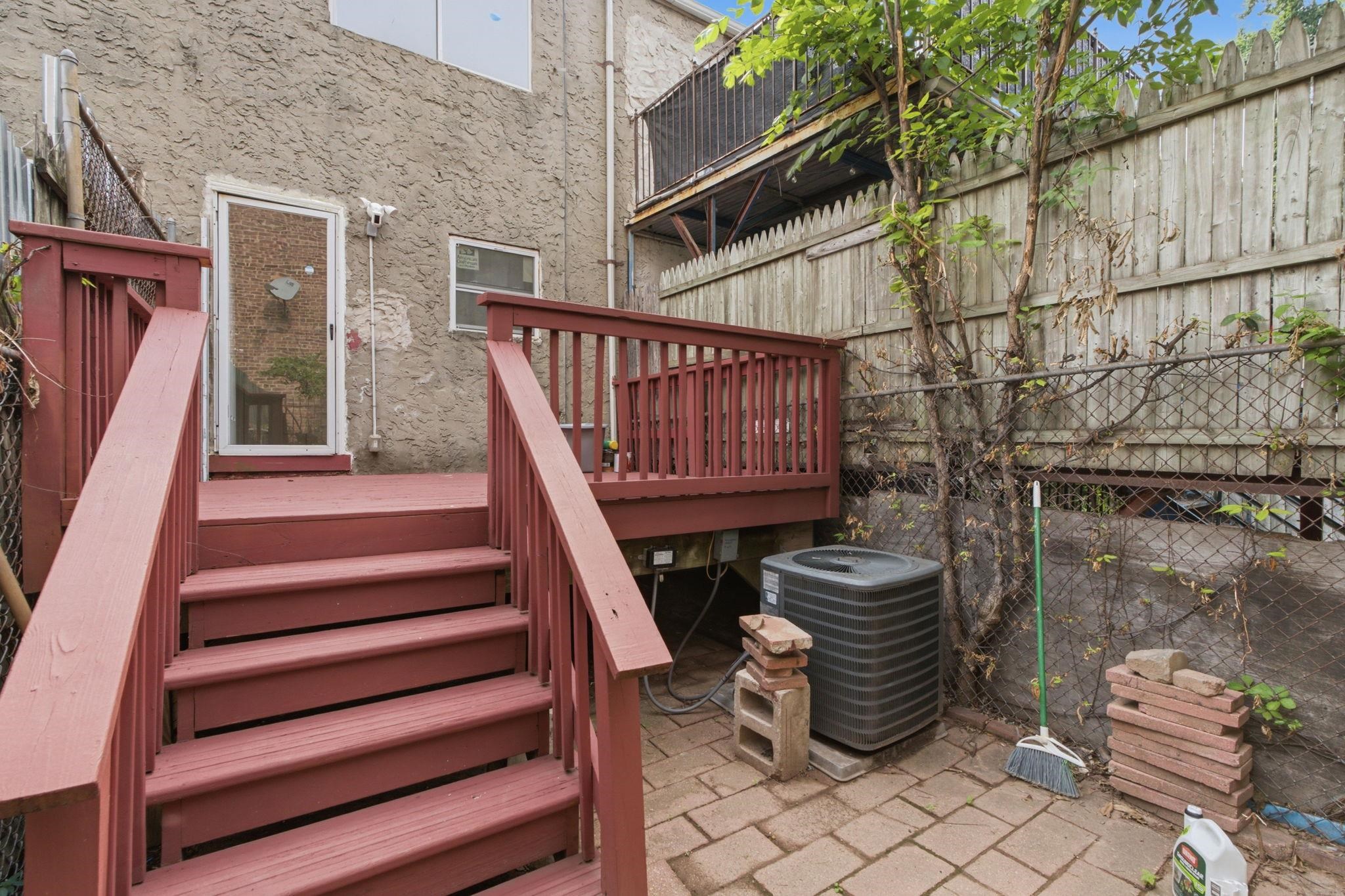8 VAN NOSTRAND AVE - Photo 5