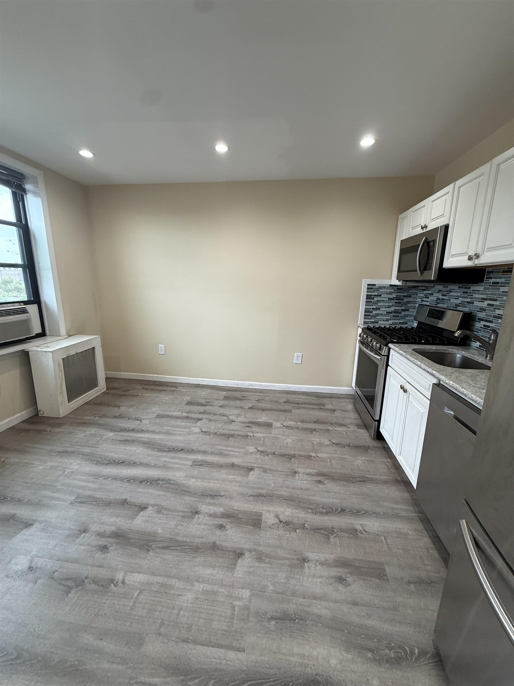 3726 PARK AVE - Photo 2