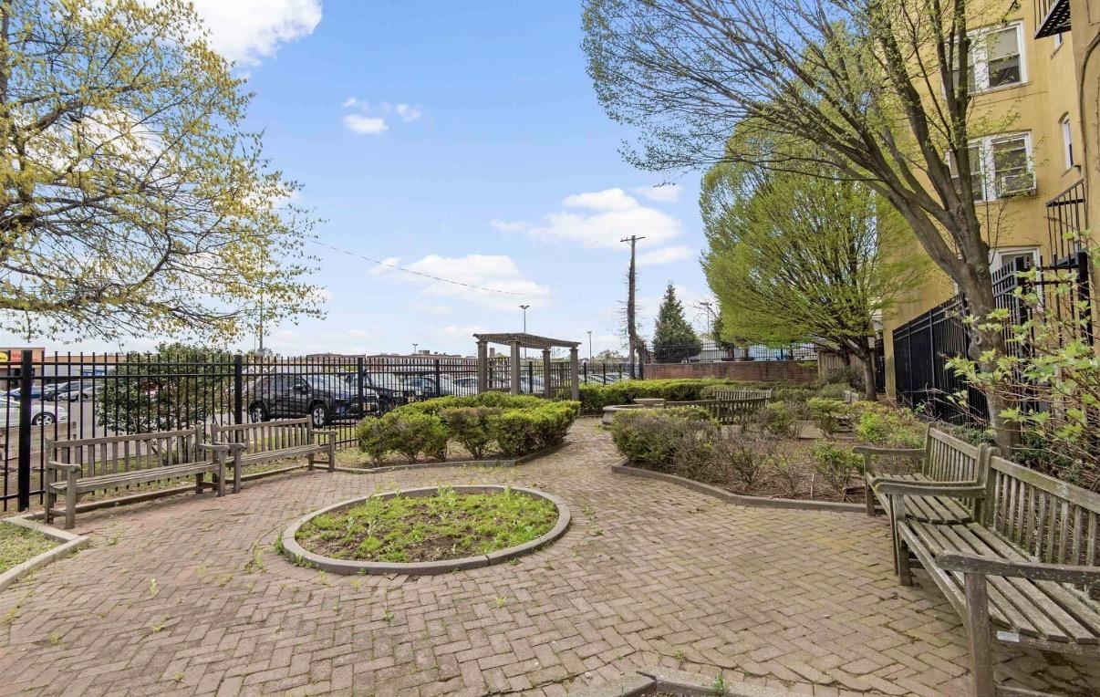 3726 PARK AVE - Photo 3