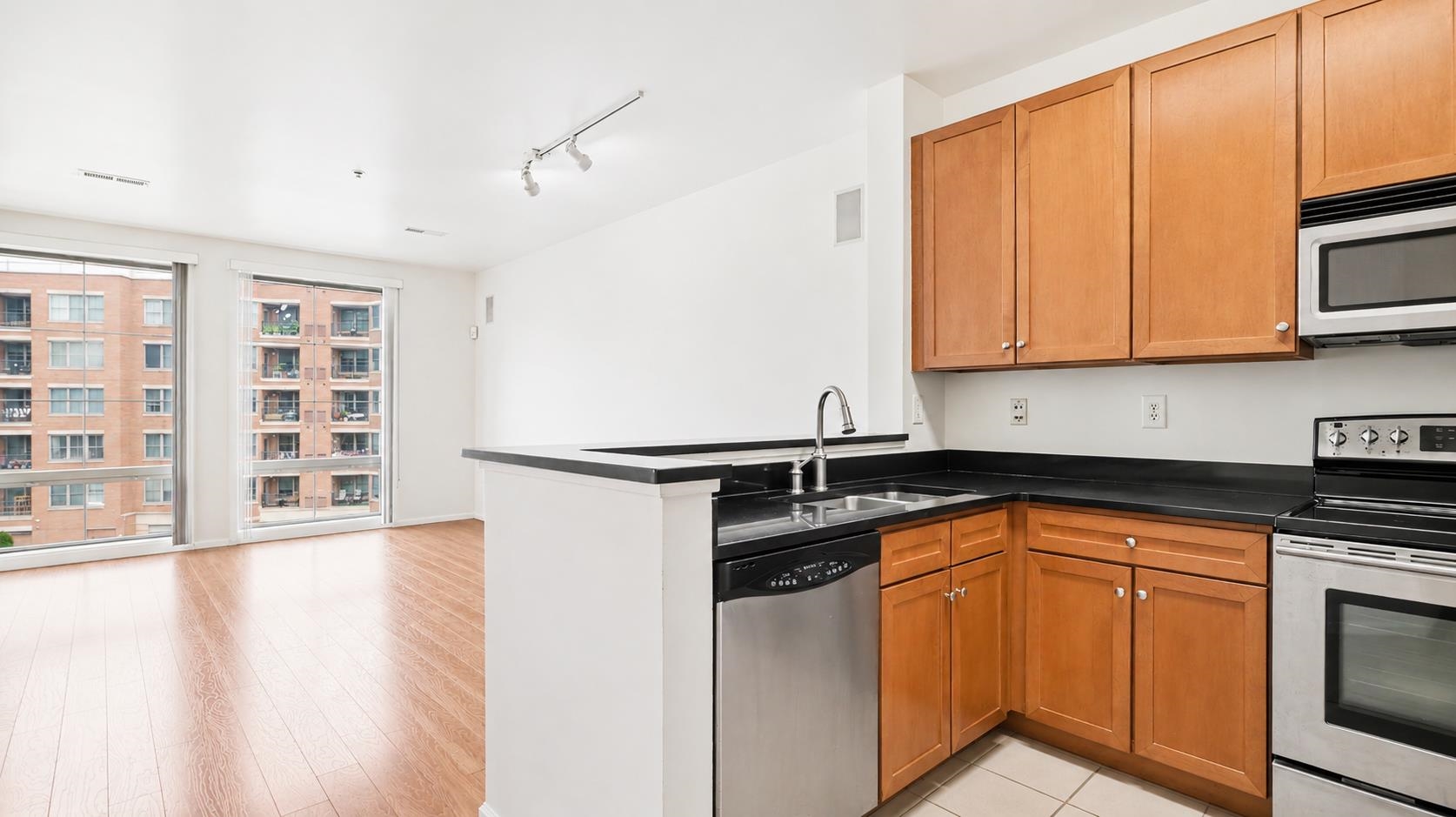 24 AVENUE AT PORT IMPERIAL - Photo 2