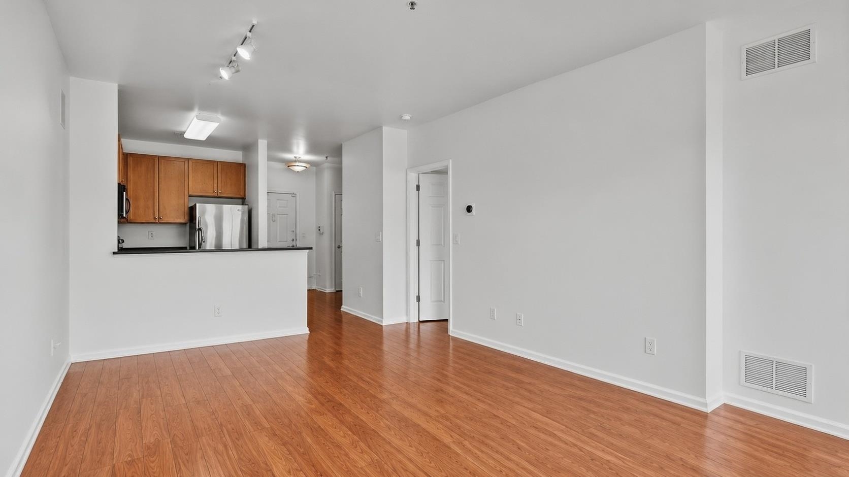 24 AVENUE AT PORT IMPERIAL - Photo 4