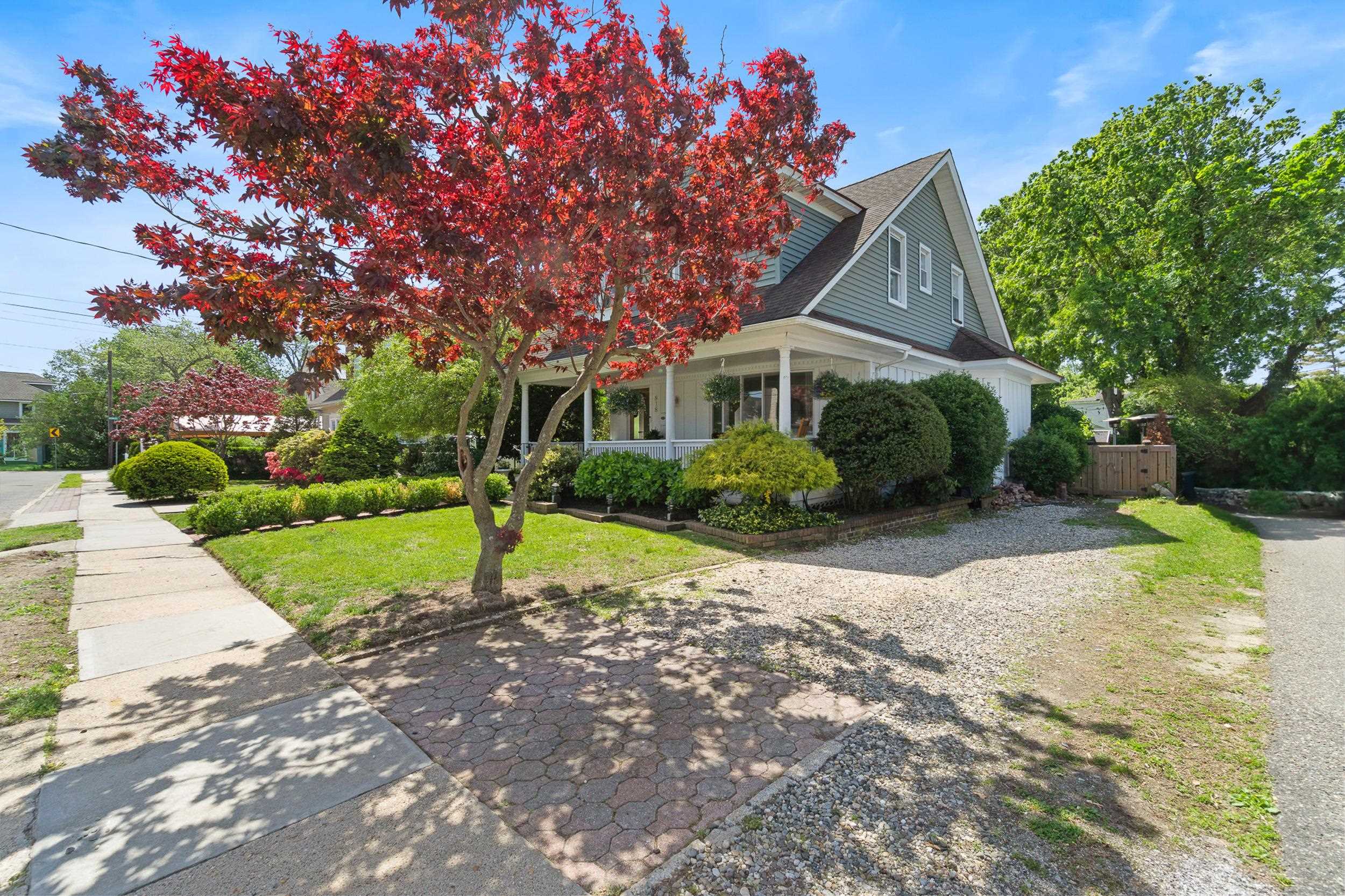 818 TRENTON AVE - Photo 2