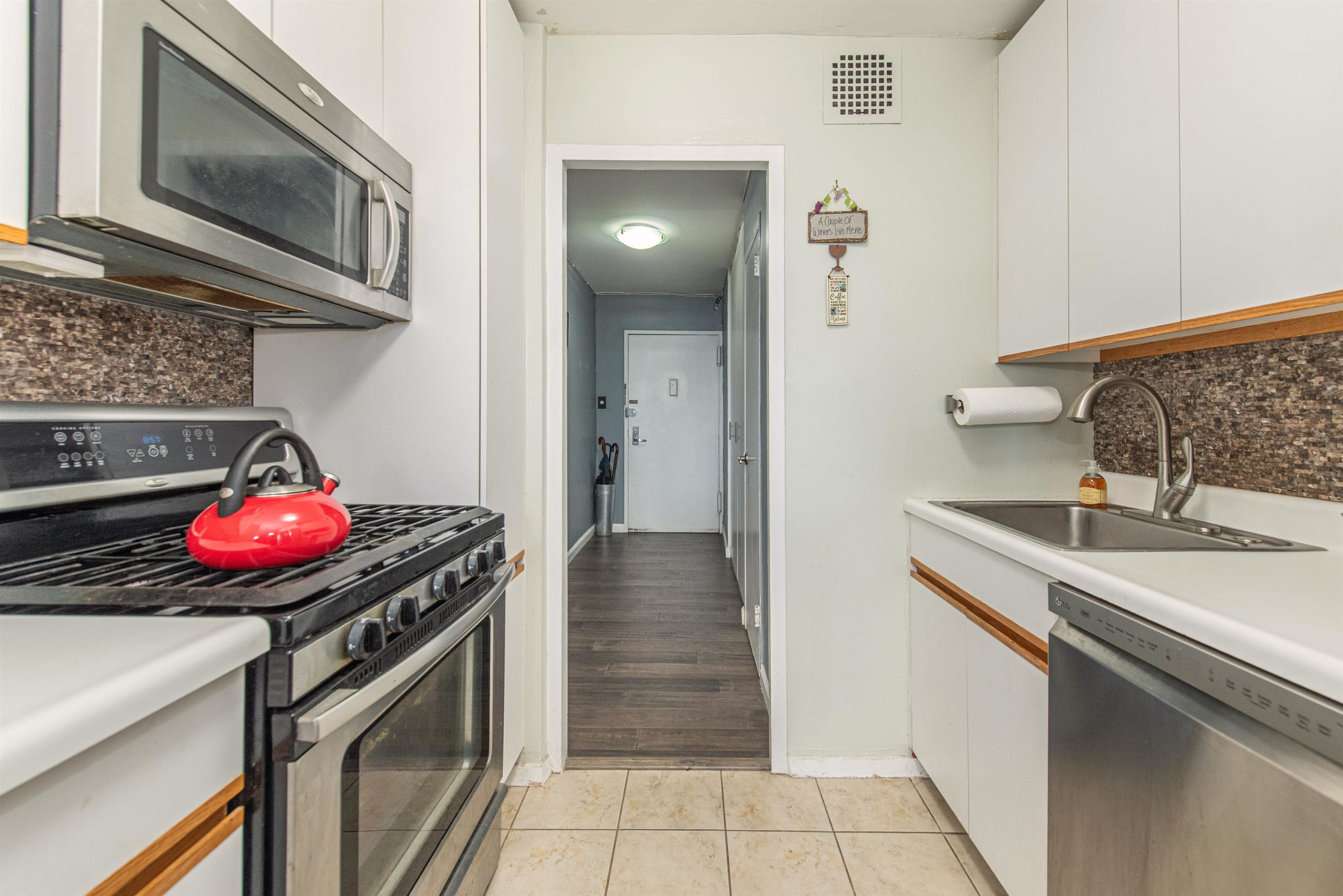 6040 BLVD EAST - Photo 4