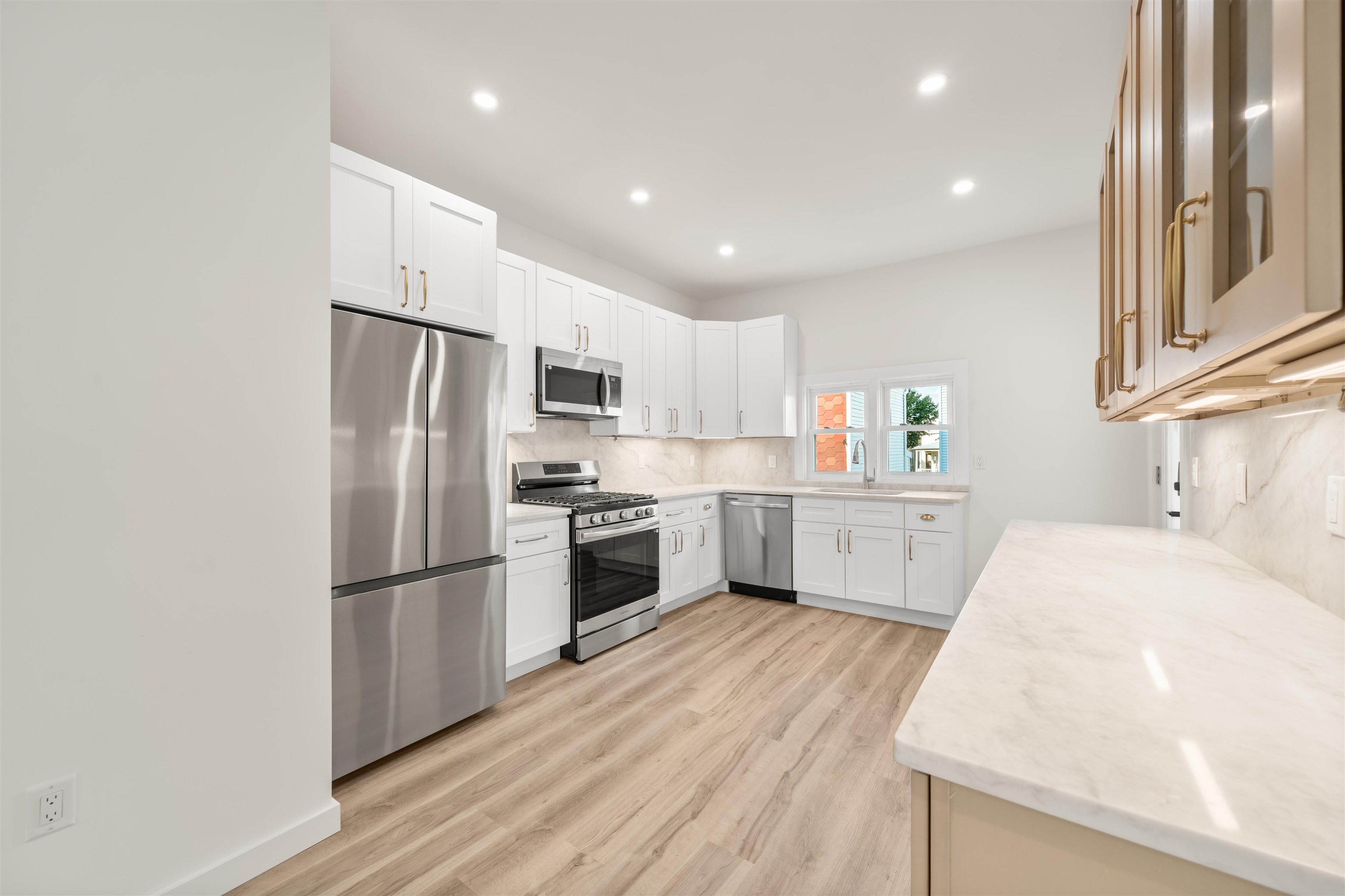 13 EAST 32ND ST - Photo 3