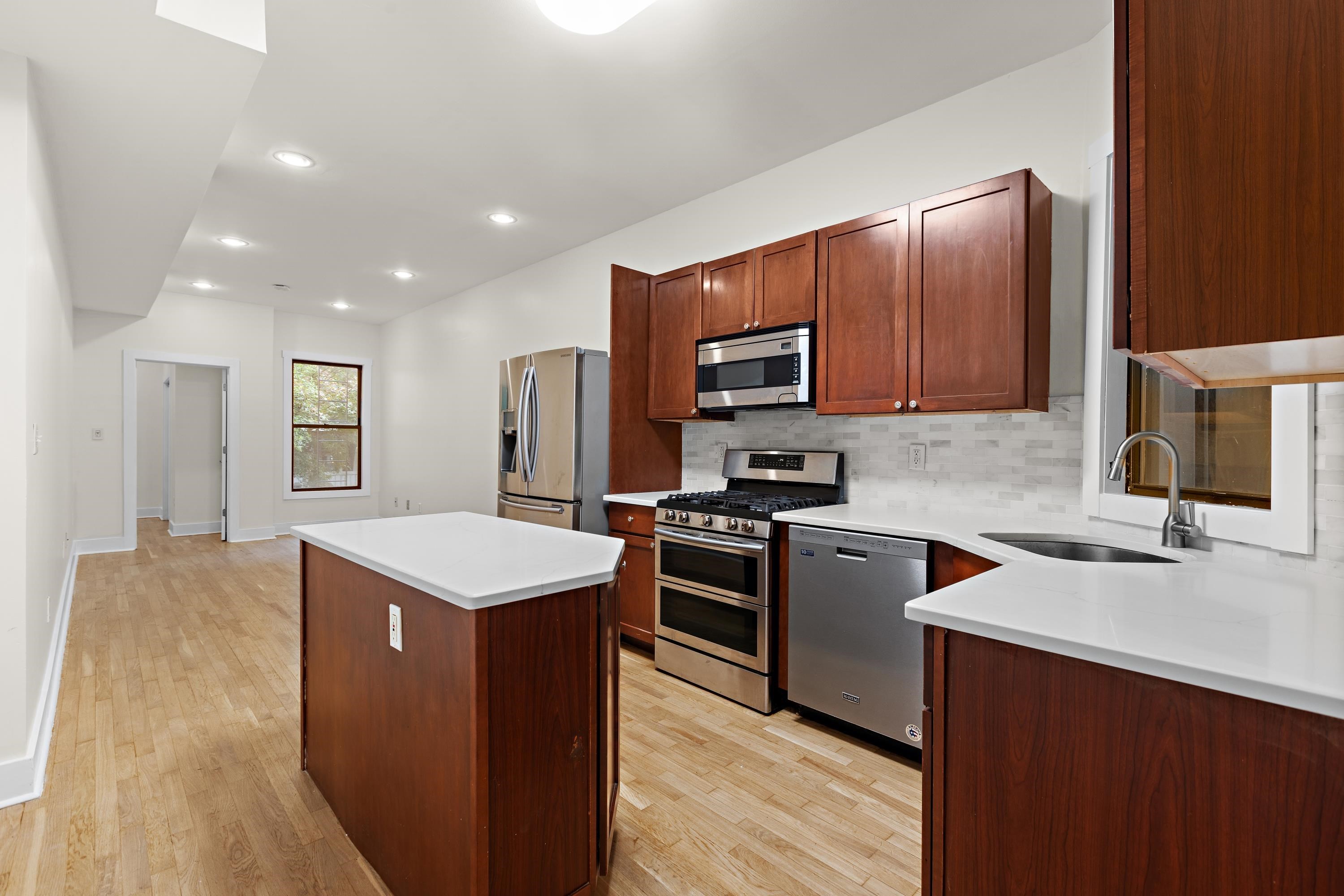 340 PAVONIA AVE - Photo 2