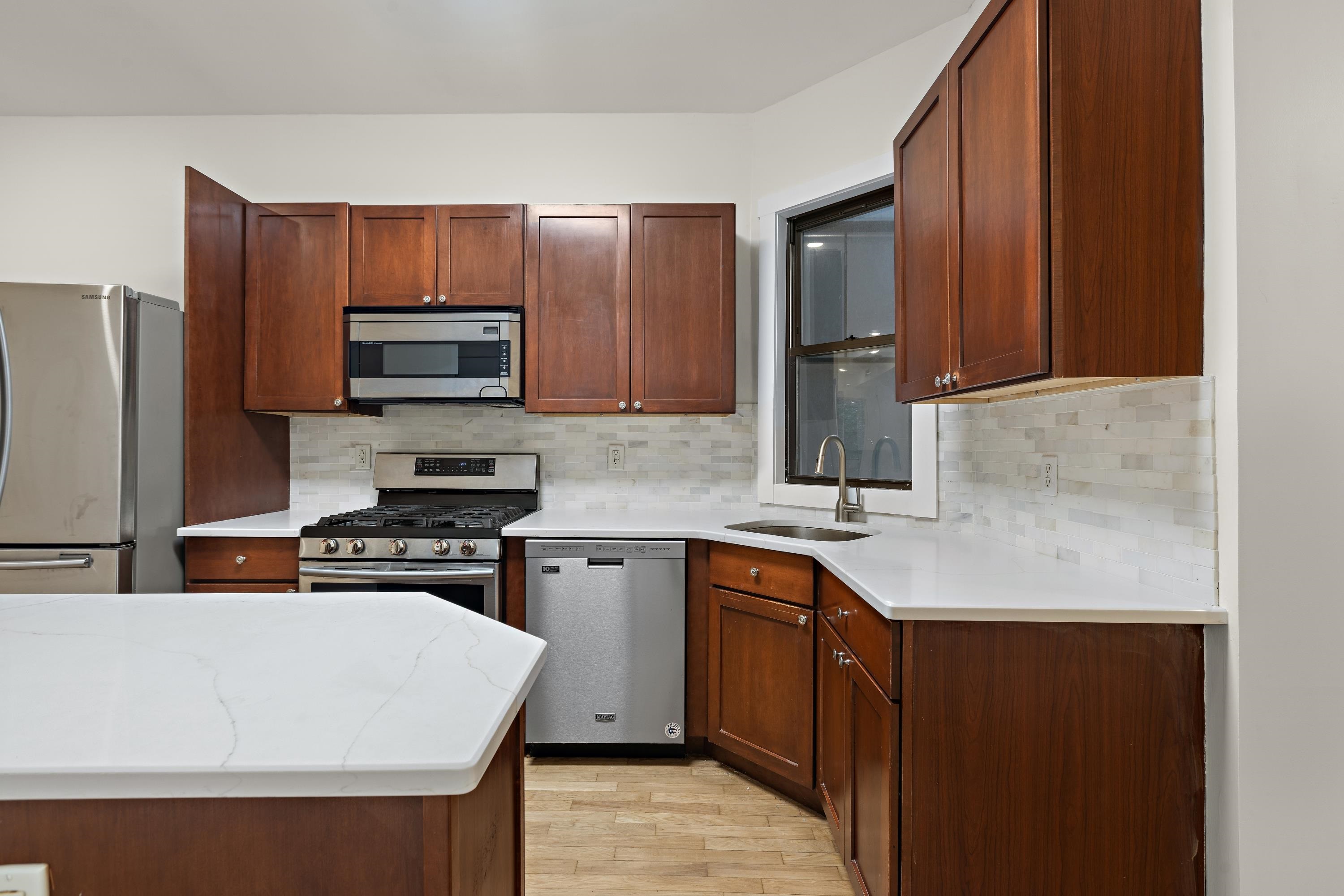 340 PAVONIA AVE - Photo 3
