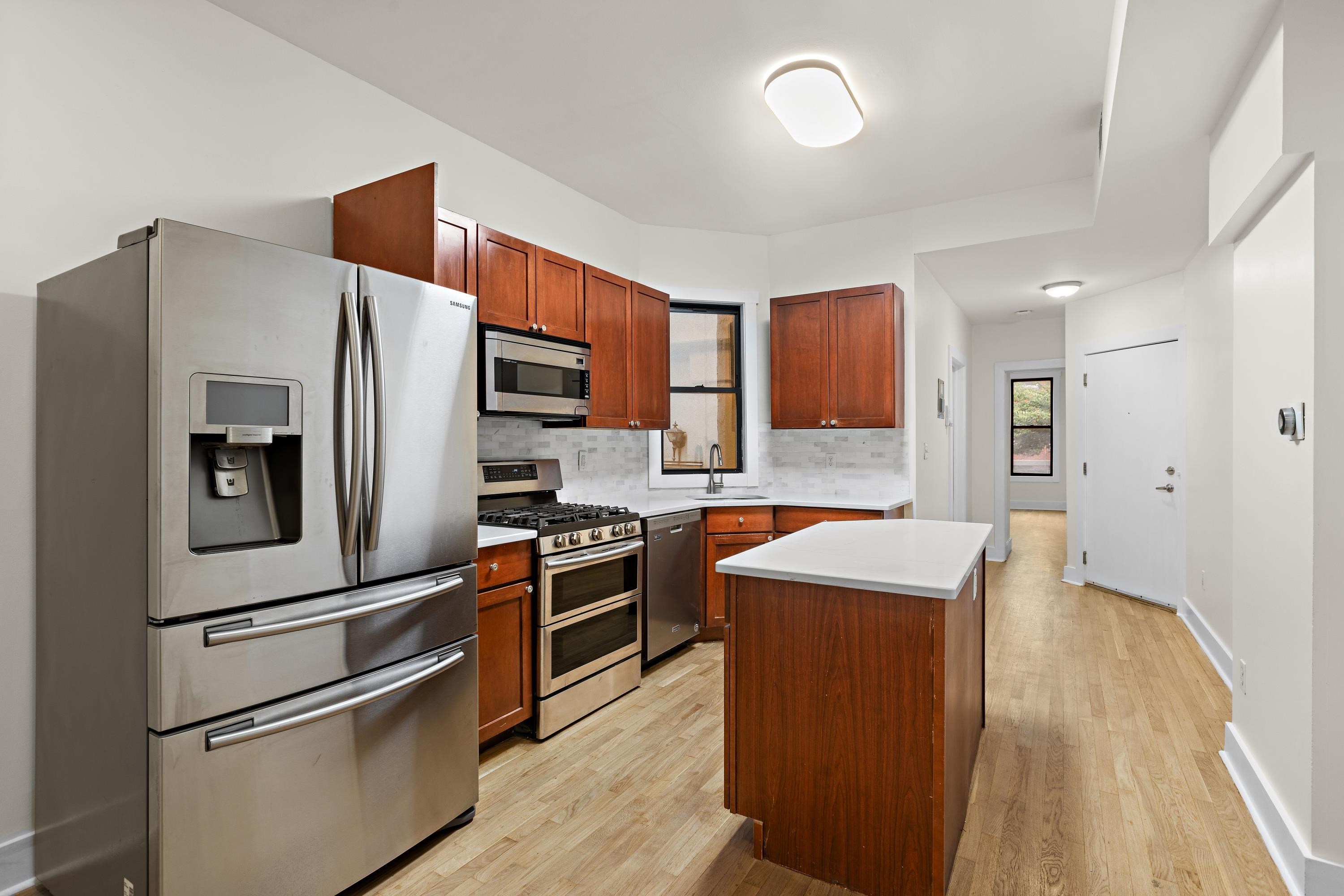 340 PAVONIA AVE - Photo 4