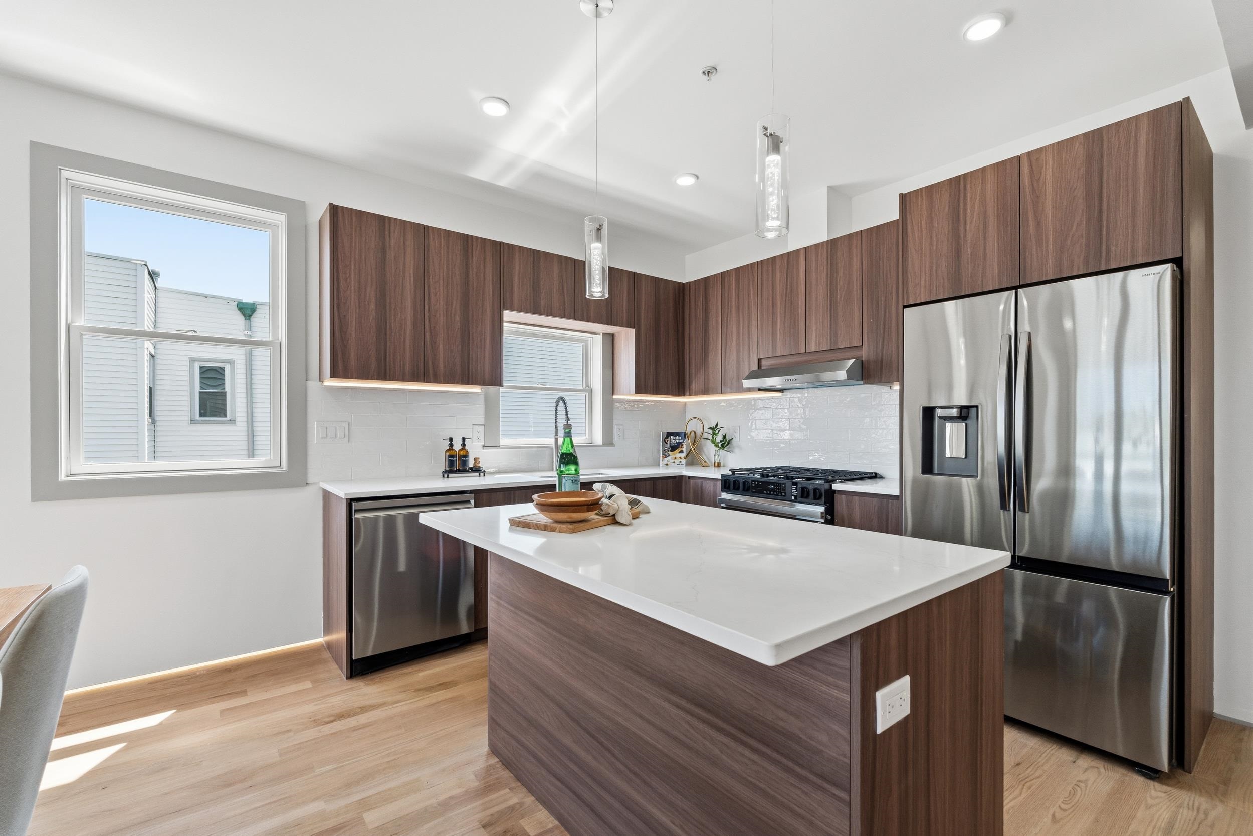 161 WOODLAWN AVE - Photo 2