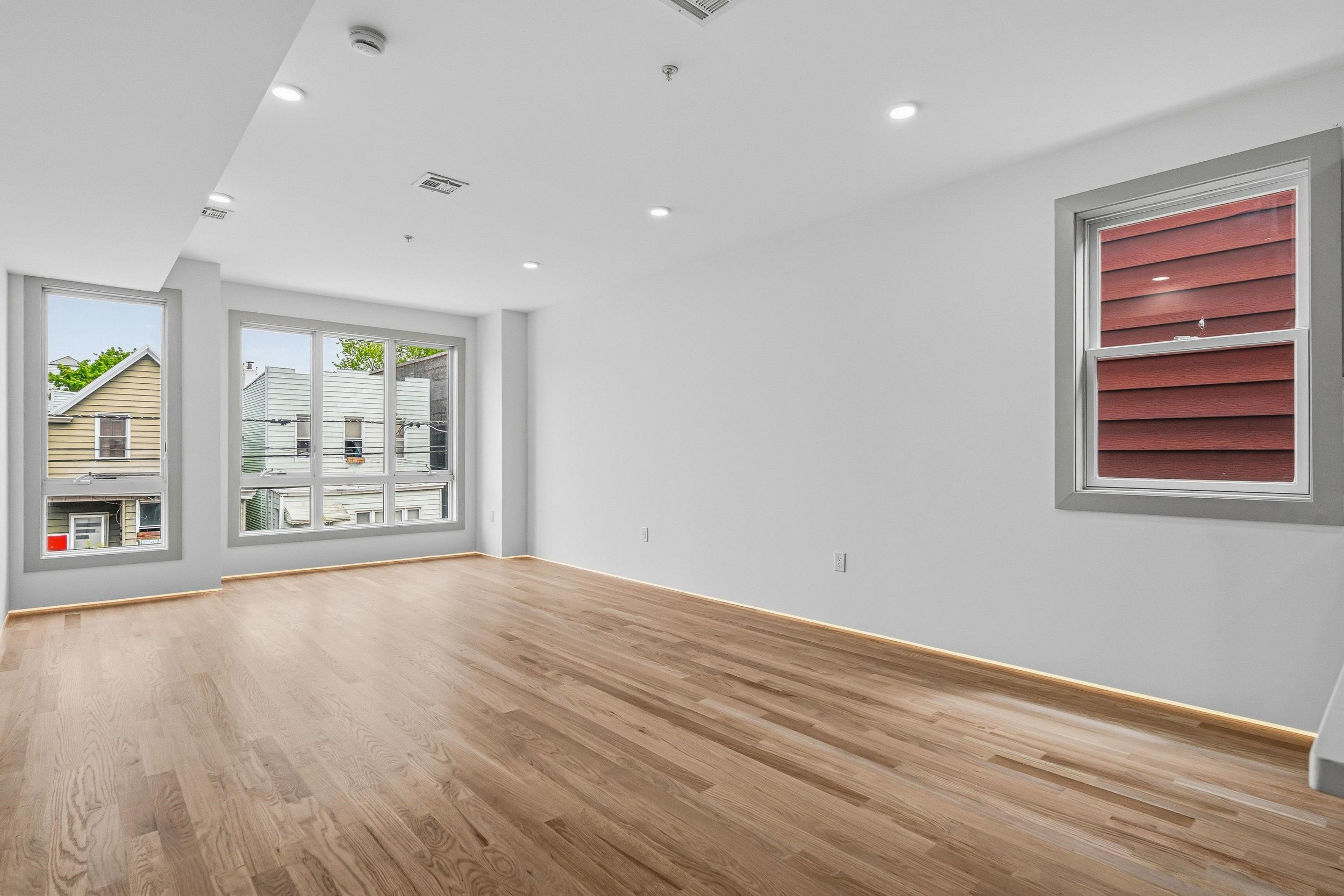 161 WOODLAWN AVE - Photo 2
