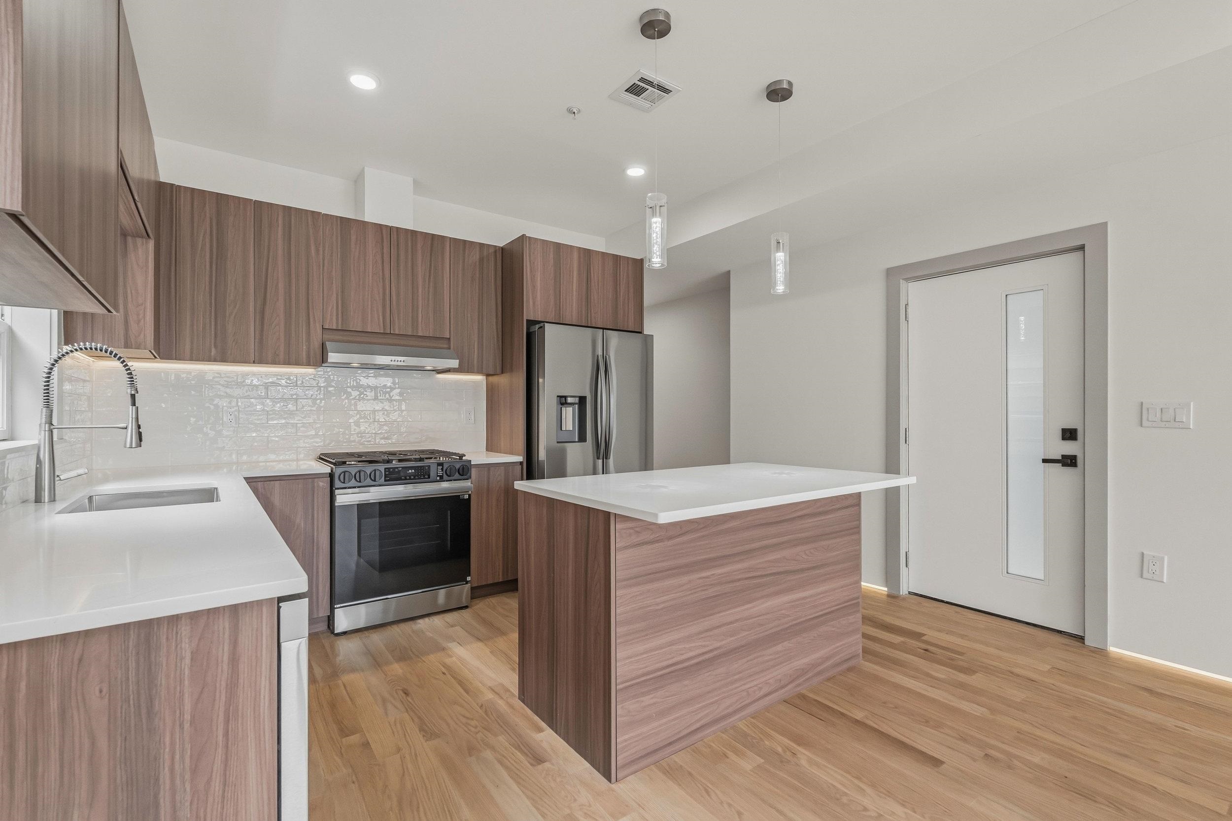 161 WOODLAWN AVE - Photo 4
