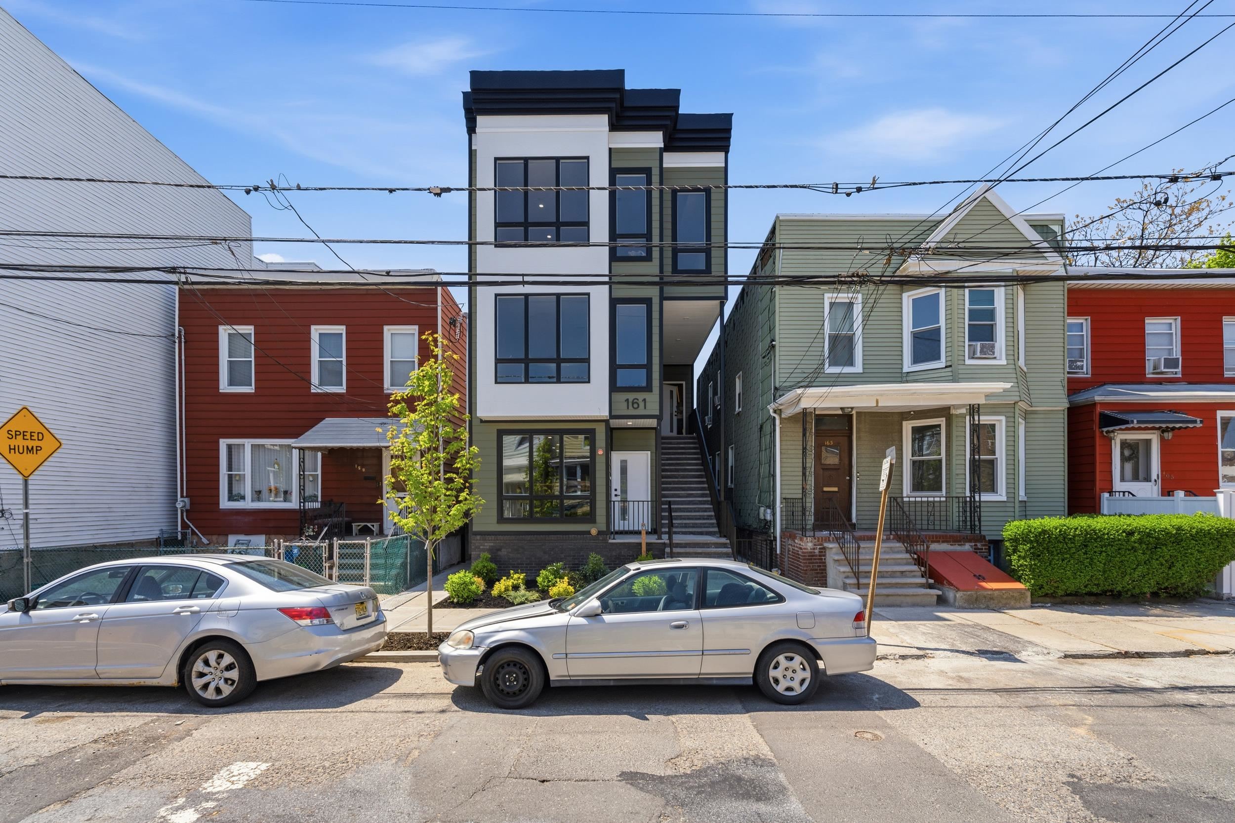 161 WOODLAWN AVE - Photo 2