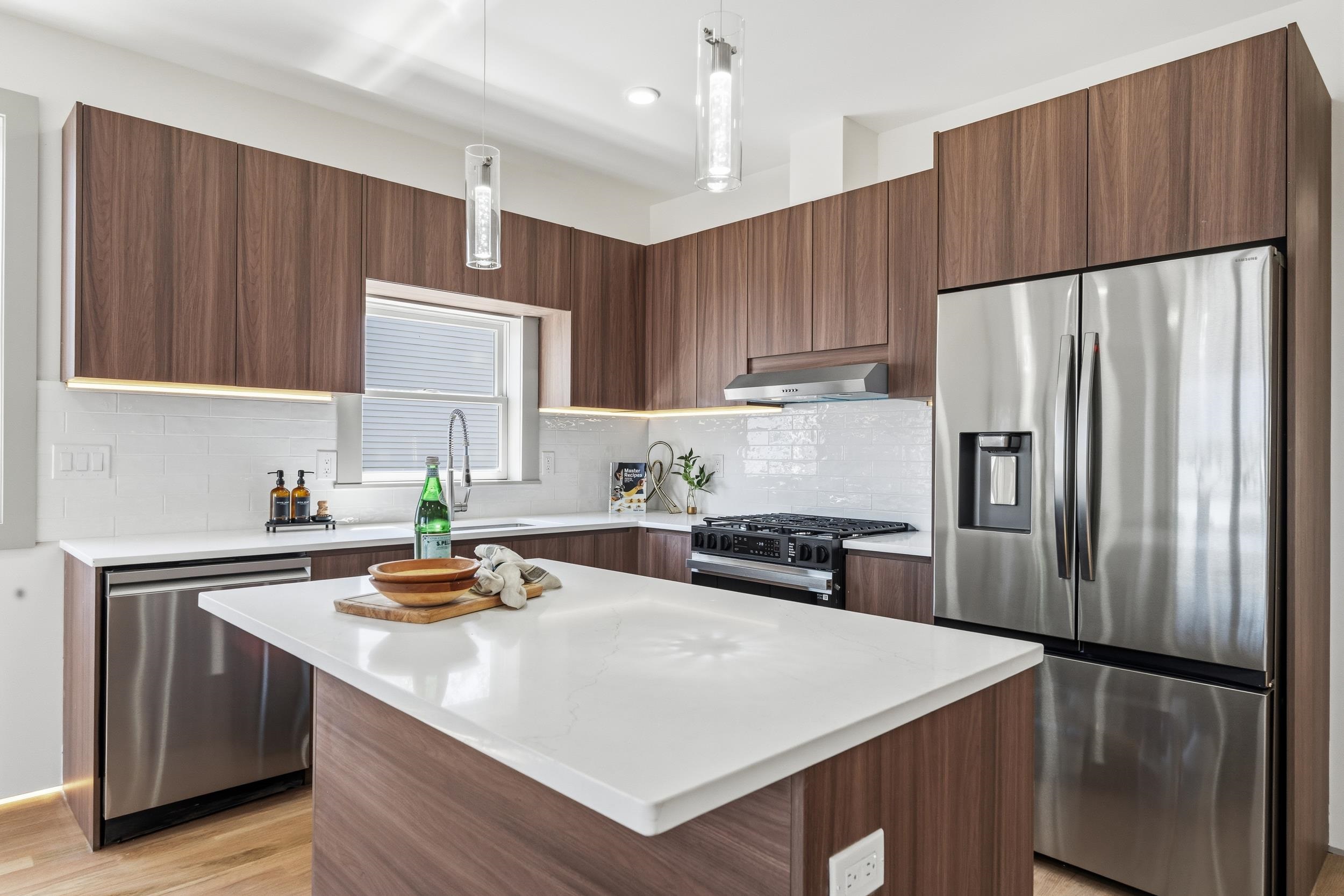 161 WOODLAWN AVE - Photo 3