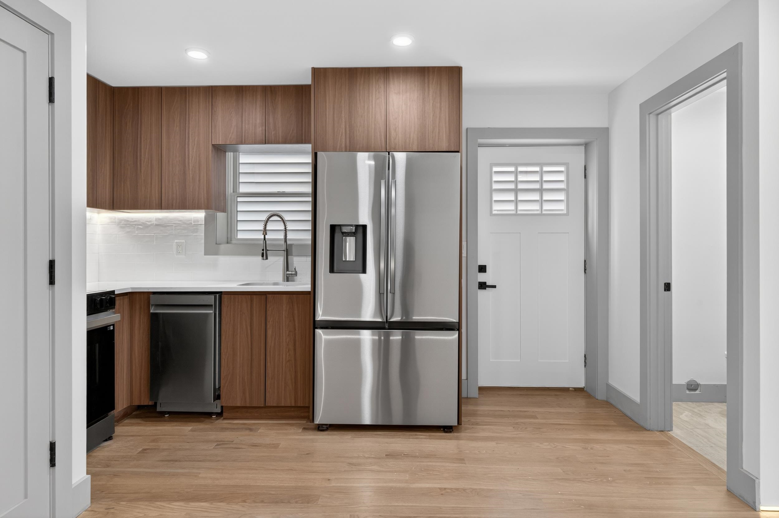 161 WOODLAWN AVE - Photo 2