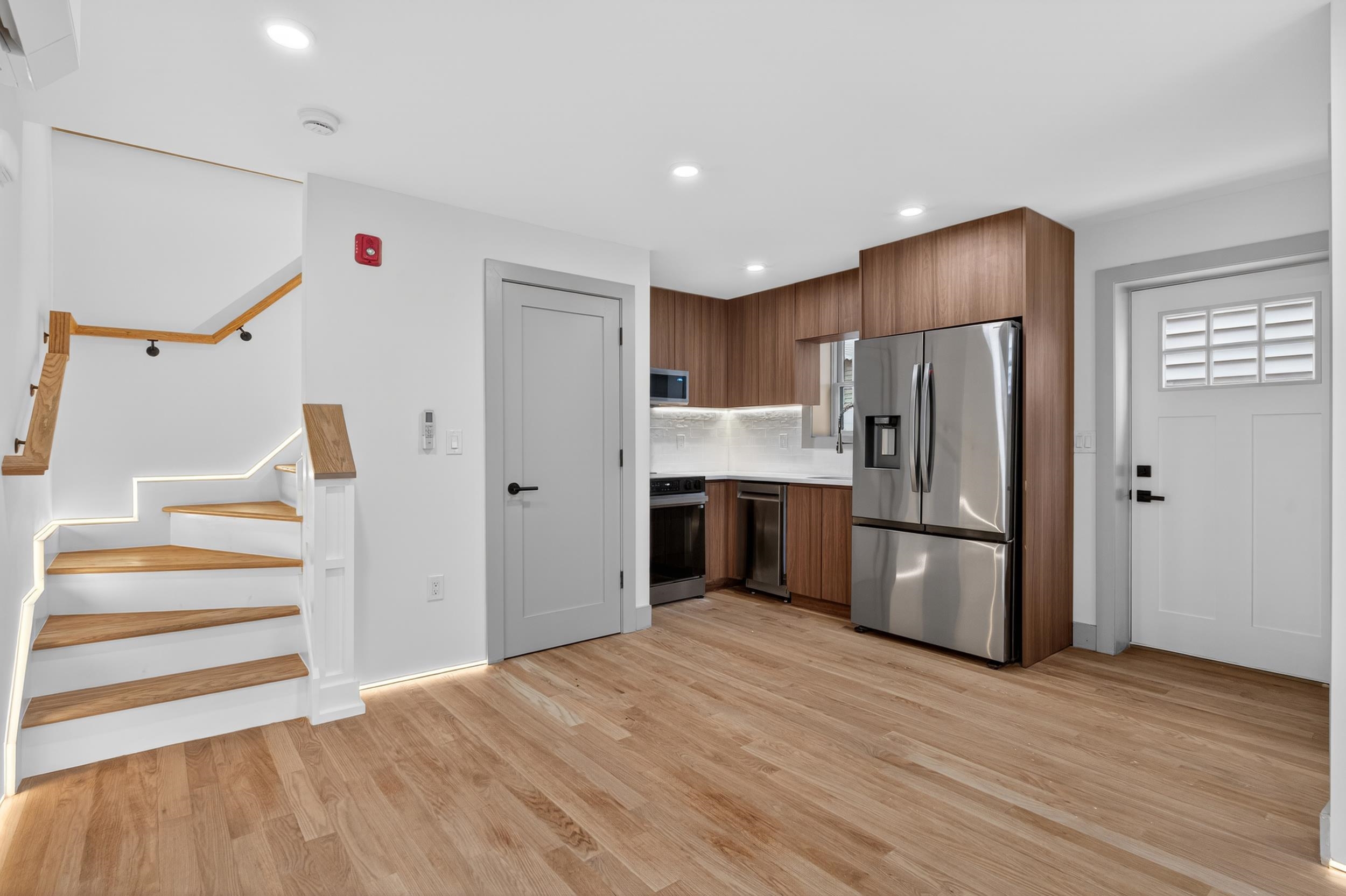 161 WOODLAWN AVE - Photo 3