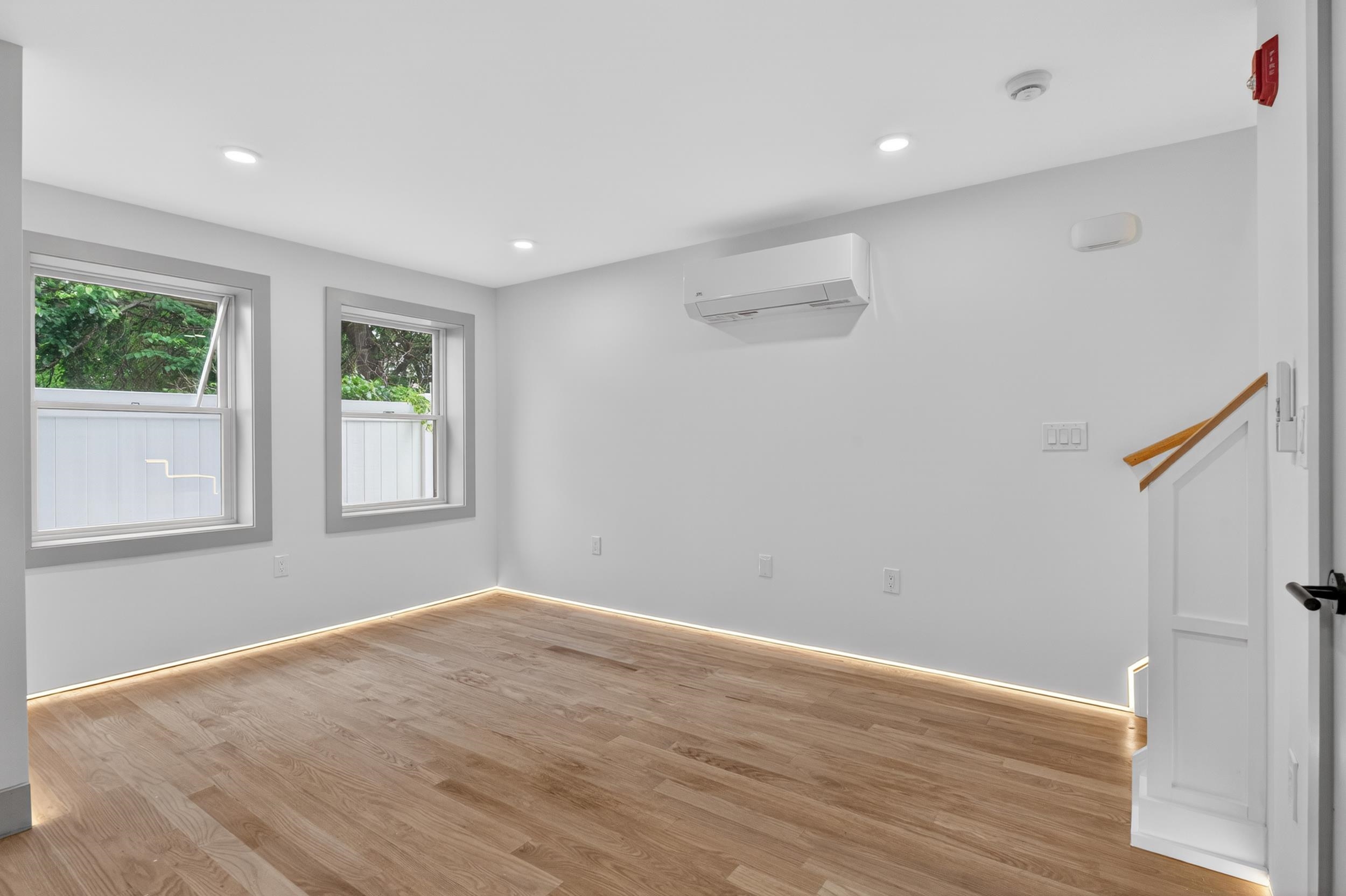161 WOODLAWN AVE - Photo 5