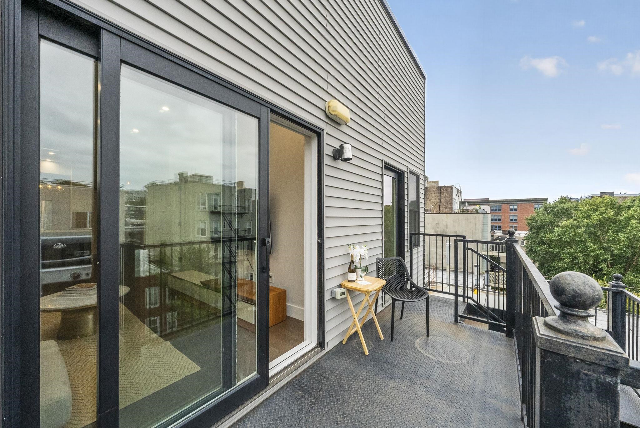 618 MADISON ST - Photo 4