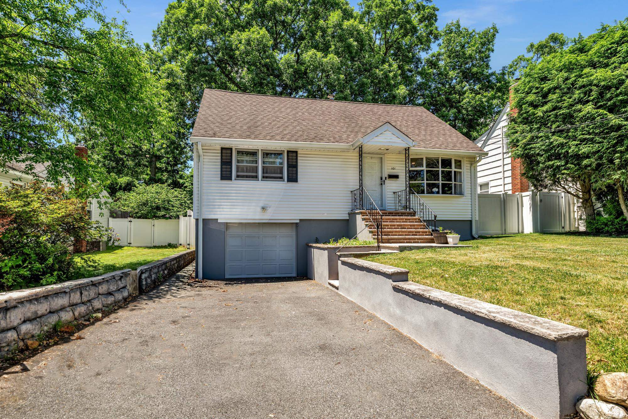 101 PINECREST TERRACE - Photo 2