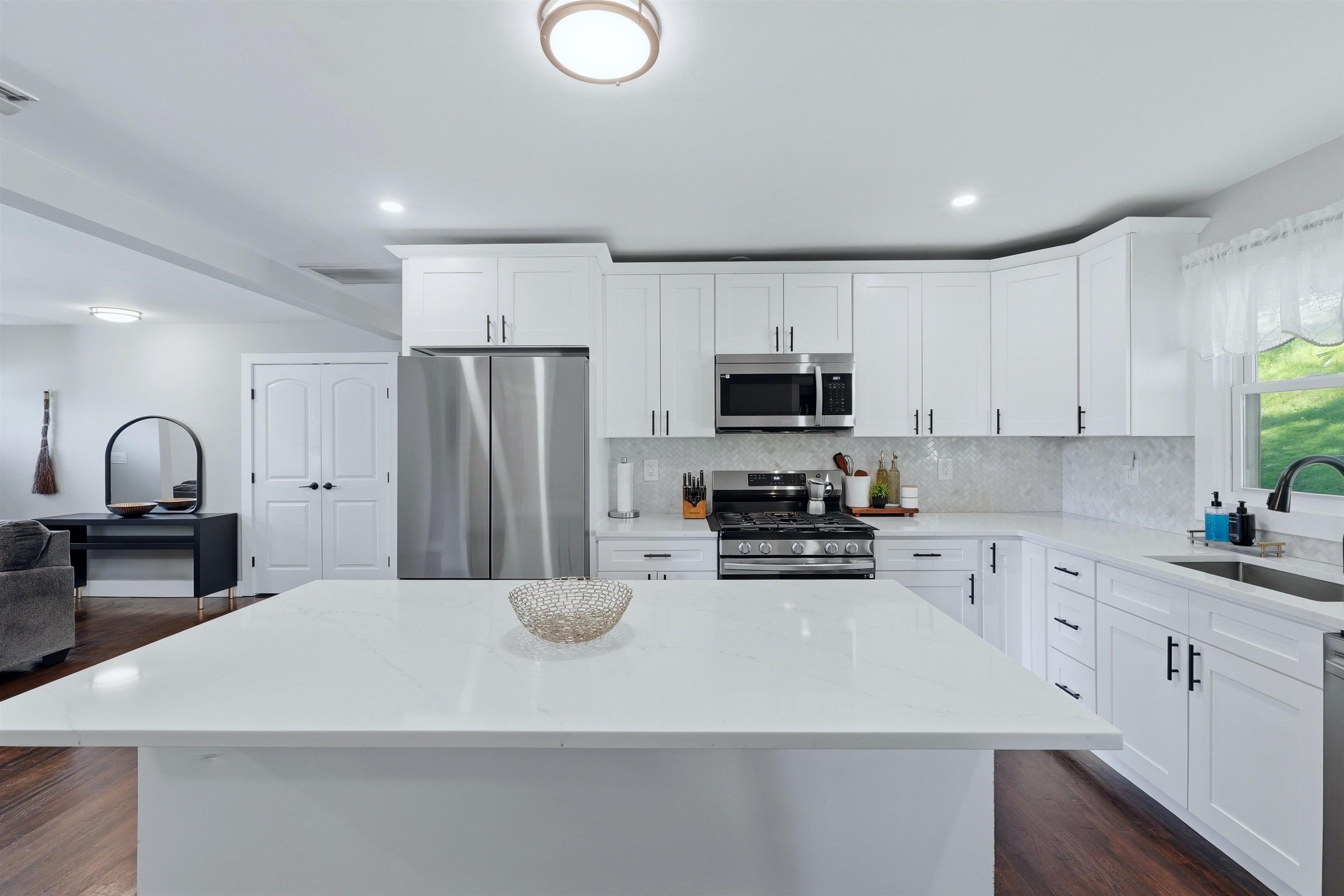 127 HILLSIDE DR - Photo 3