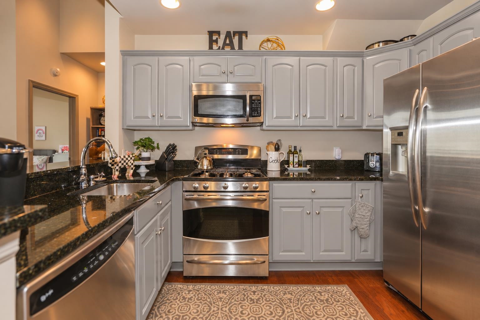 7400 RIVER RD - Photo 3