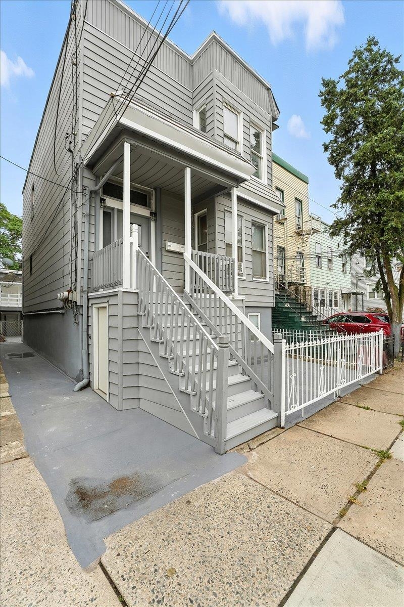283 GRIFFITH ST - Photo 4