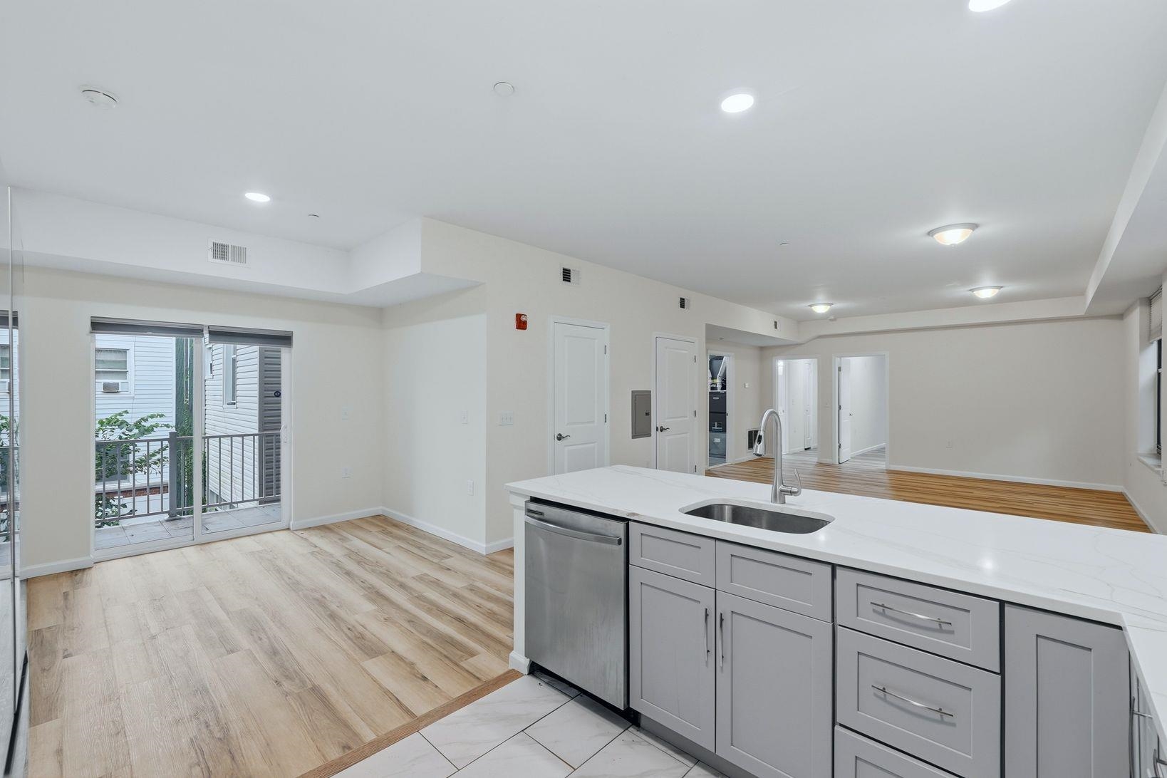 145 BERGEN AVE - Photo 2